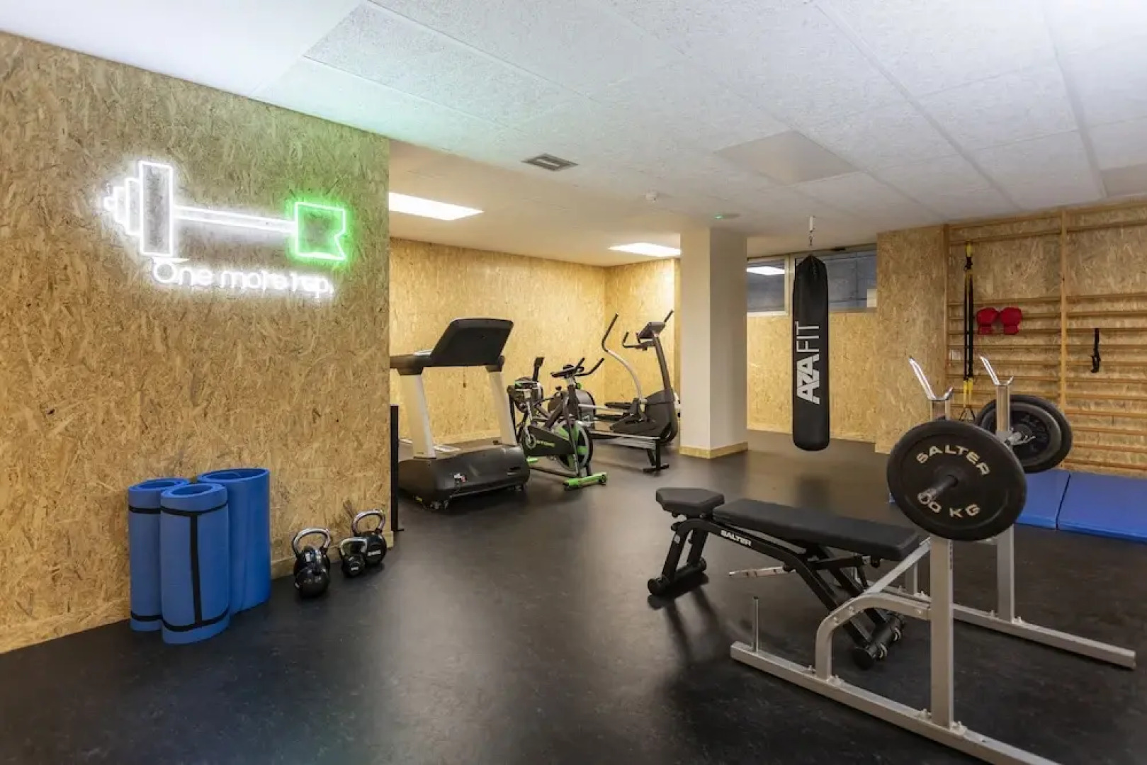 Colegio Mayor Resa Hernán Cortés - Centro Adscrito a REAJ