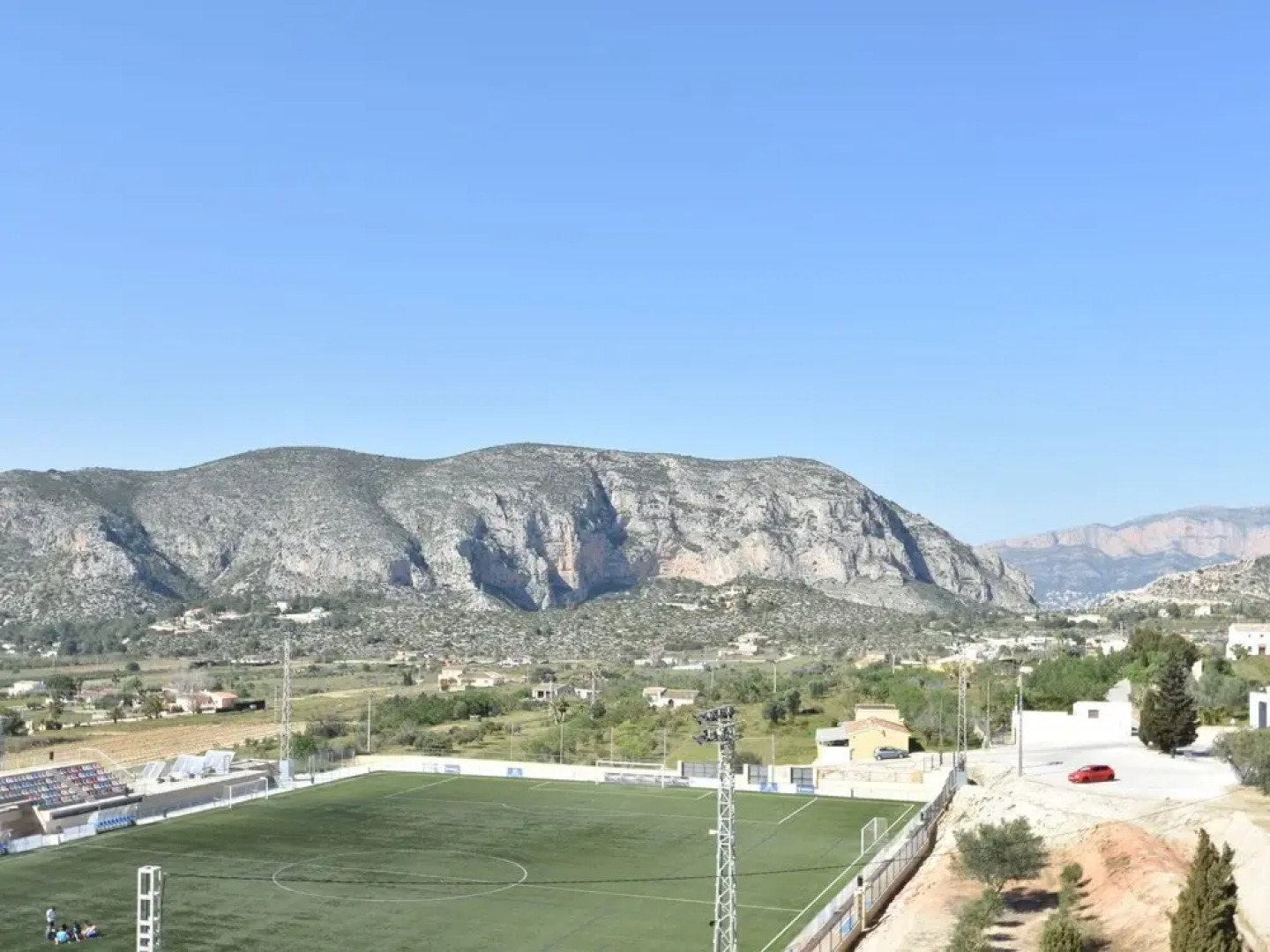 Magnificent Apartment, Beautiful View Towards the Mountains Shared Swimming Pool