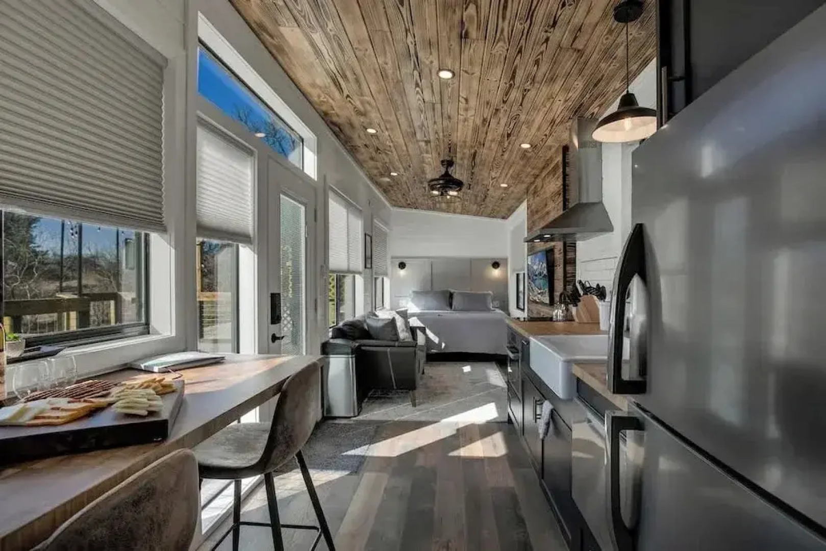 Waylon-hot Tub and Fire Table!