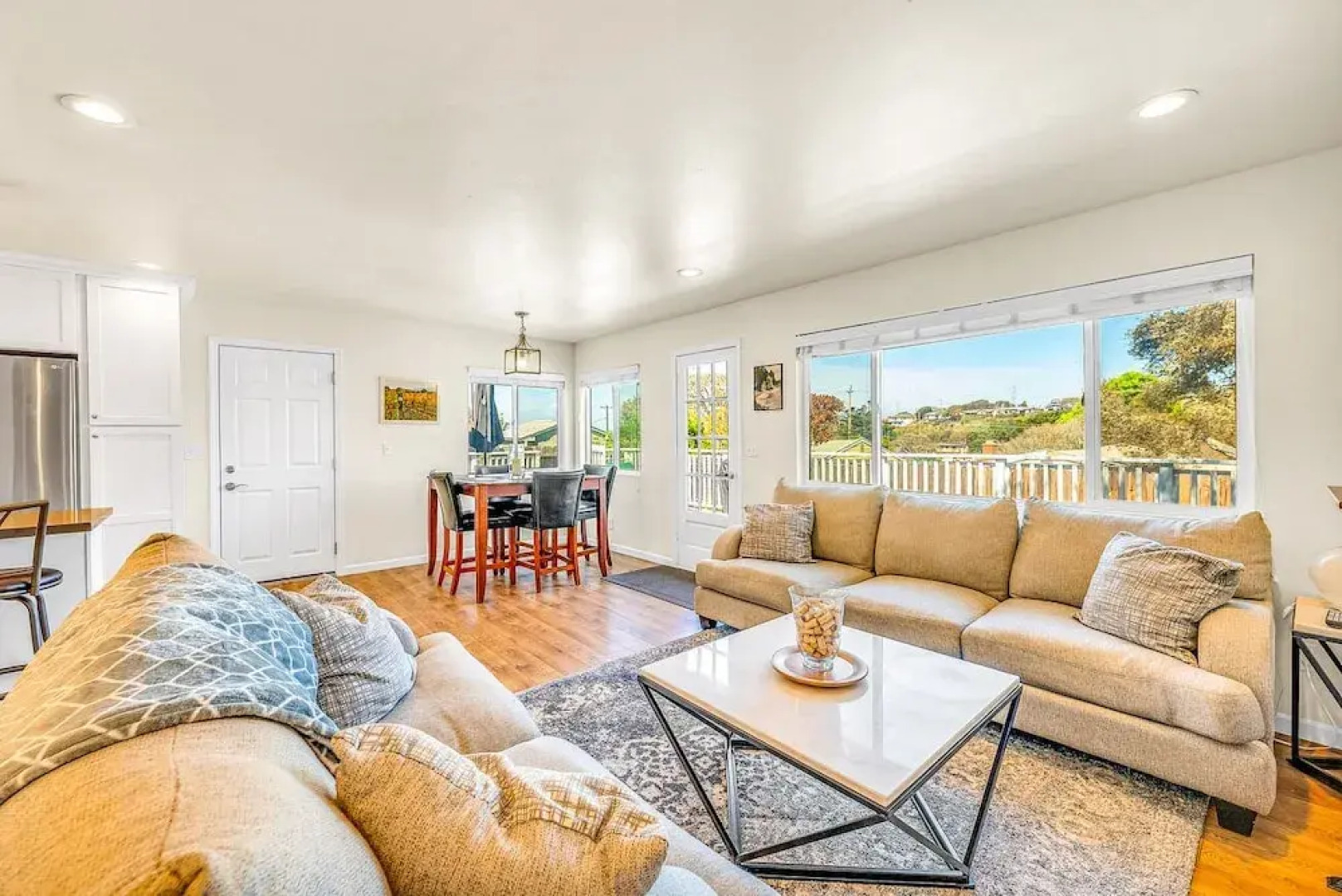 Cozy Oaks - A Coastal Getaway With Idyllic Scenery!