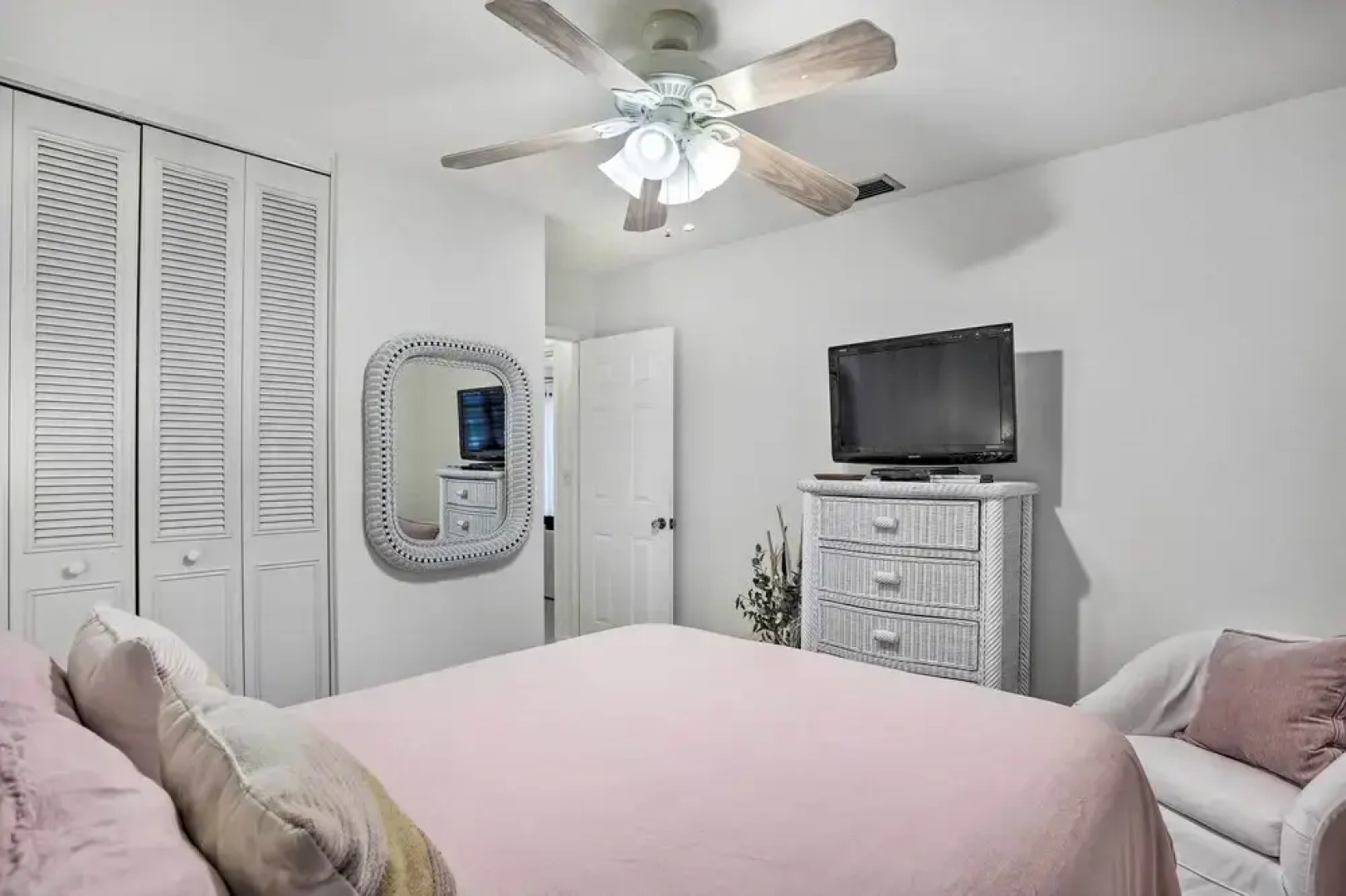 Vibrant Stuart Getaway w/ Private Hot Tub!