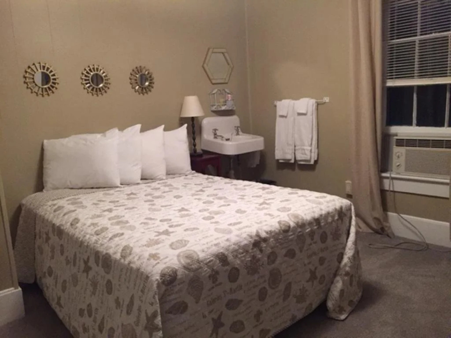 Lakeview House & Cottages