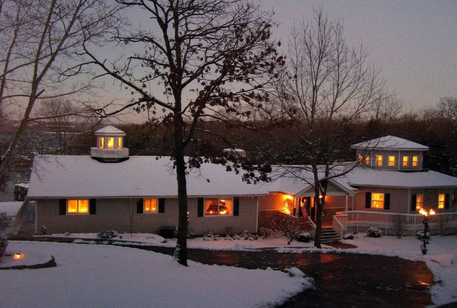 Anchor Inn on The Lake Bed and Breakfast