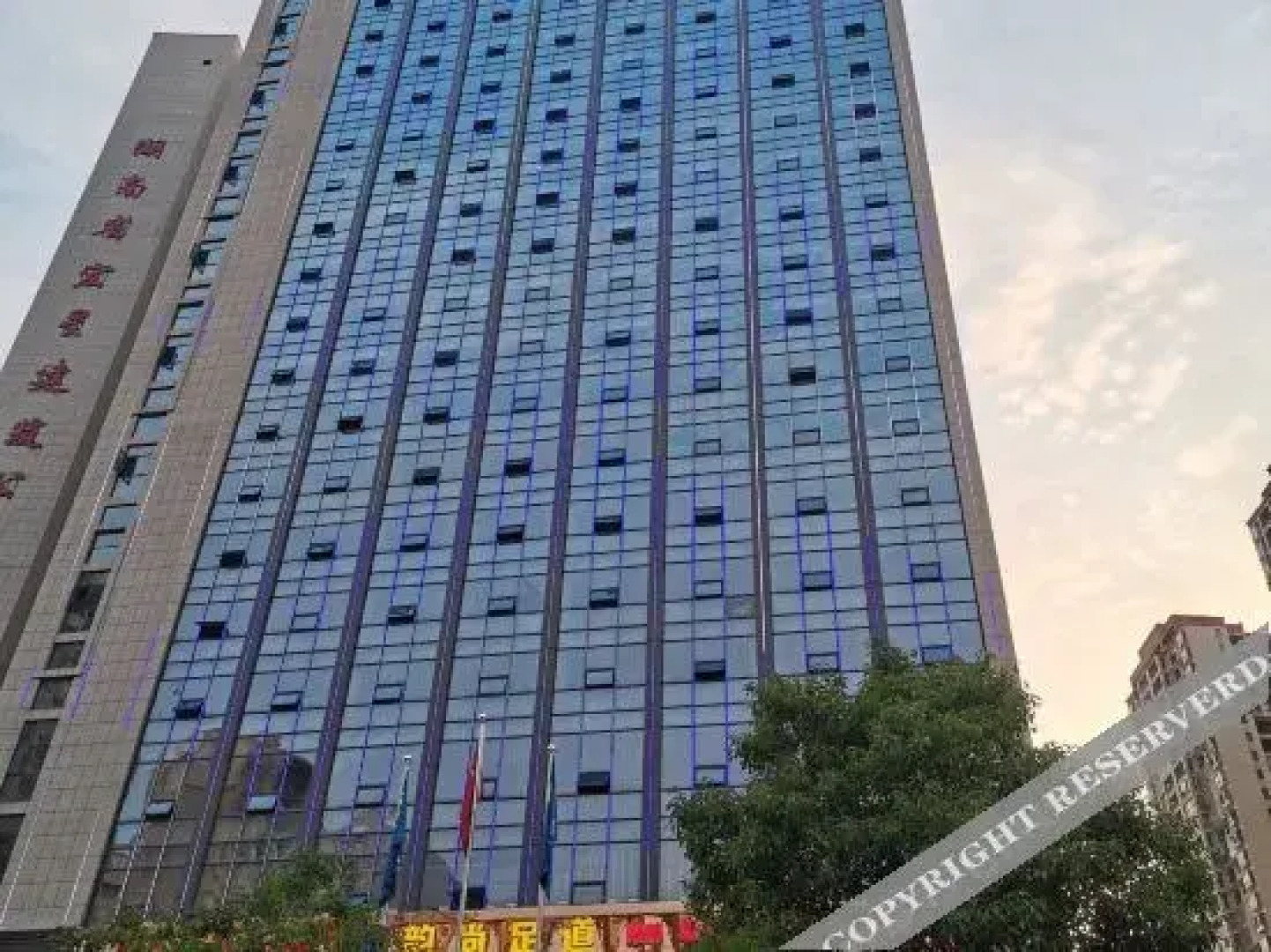 Zhishang Light Luxury Hotel (City Hall)