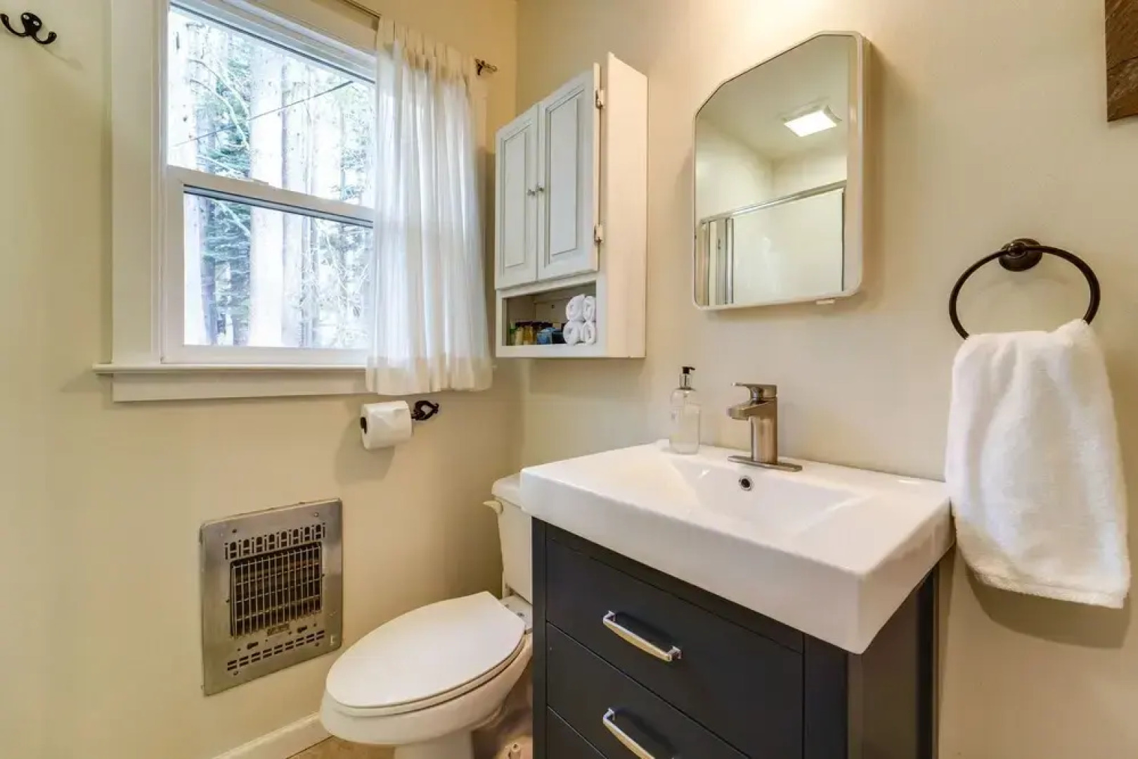 Mountain Cabin With Deck < 1 Mile to Ski Resort!