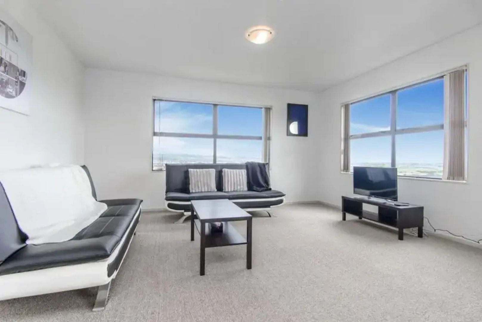 Cozy & Contemporary Apartment