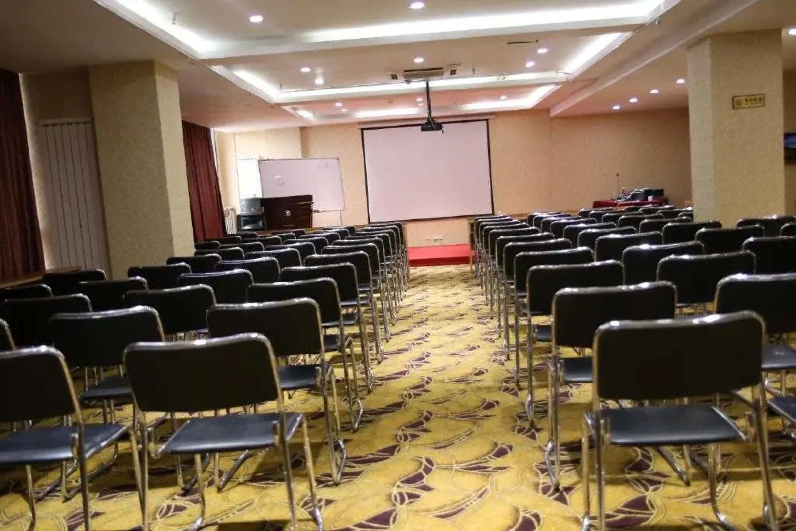 Longhua Business Hotel