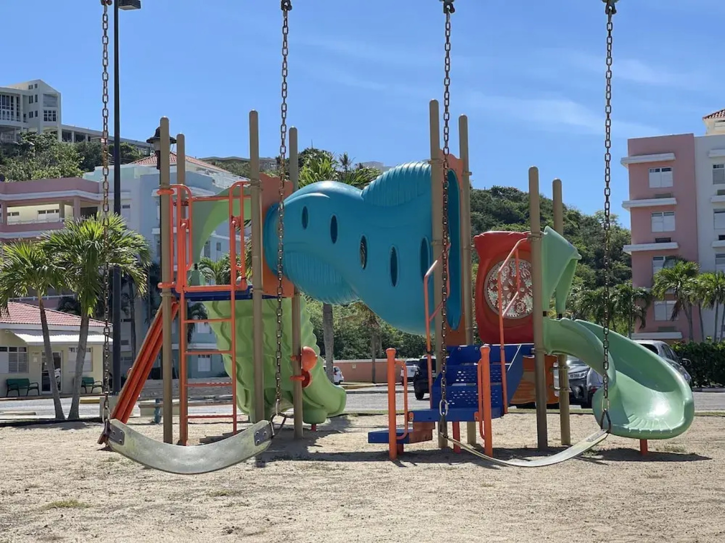 Beach condo with Pool and Ocean View