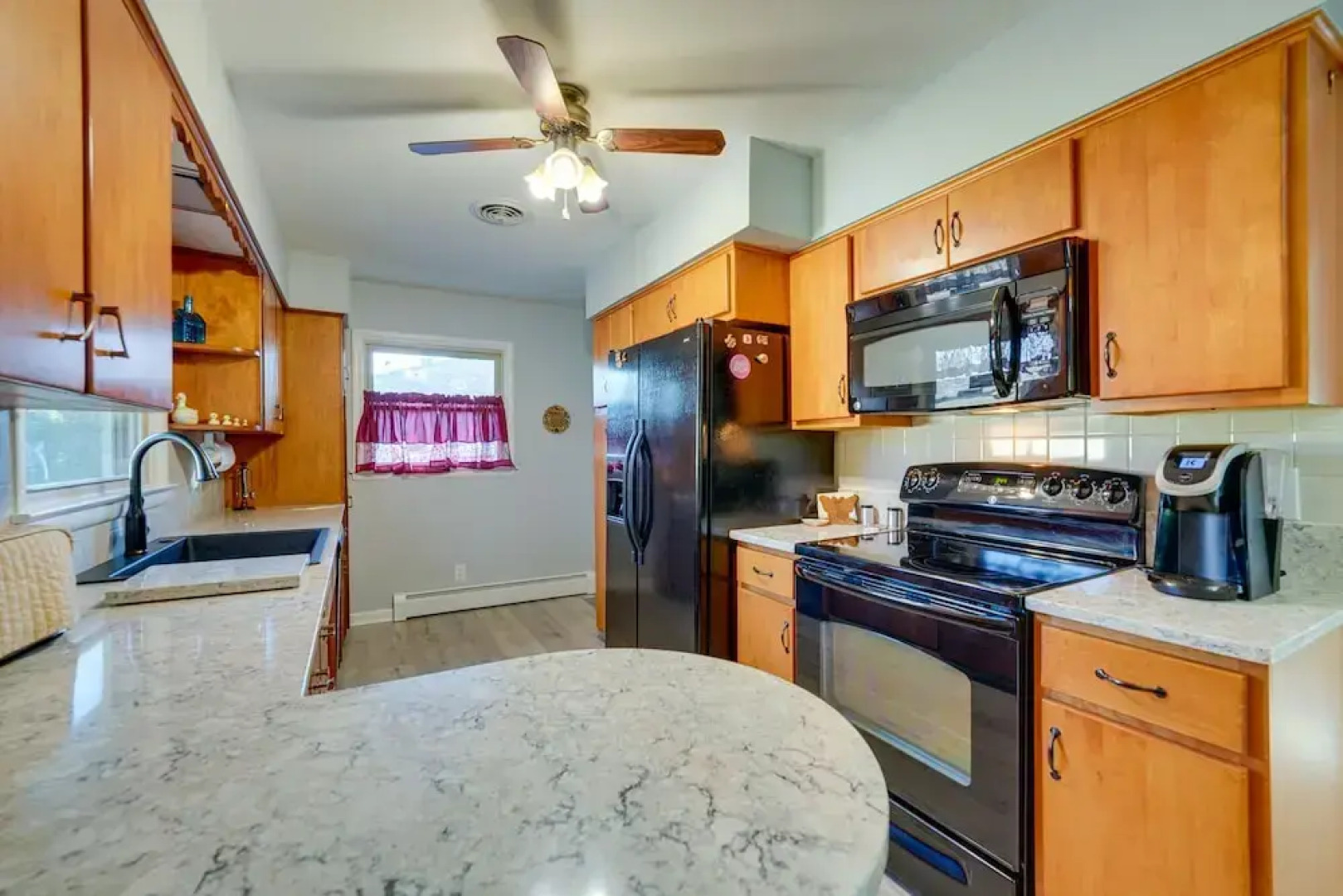 'coty's House' Illinois Getaway w/ Bar: Near Golf!