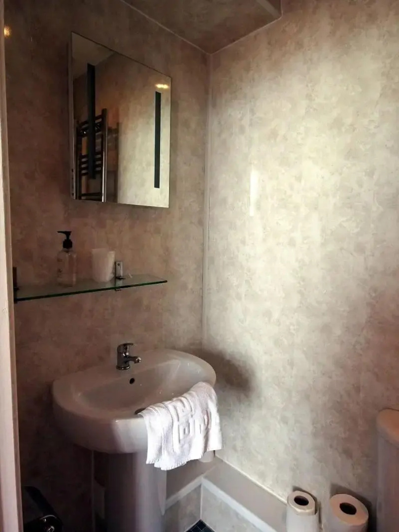 Leonardo's Guest House