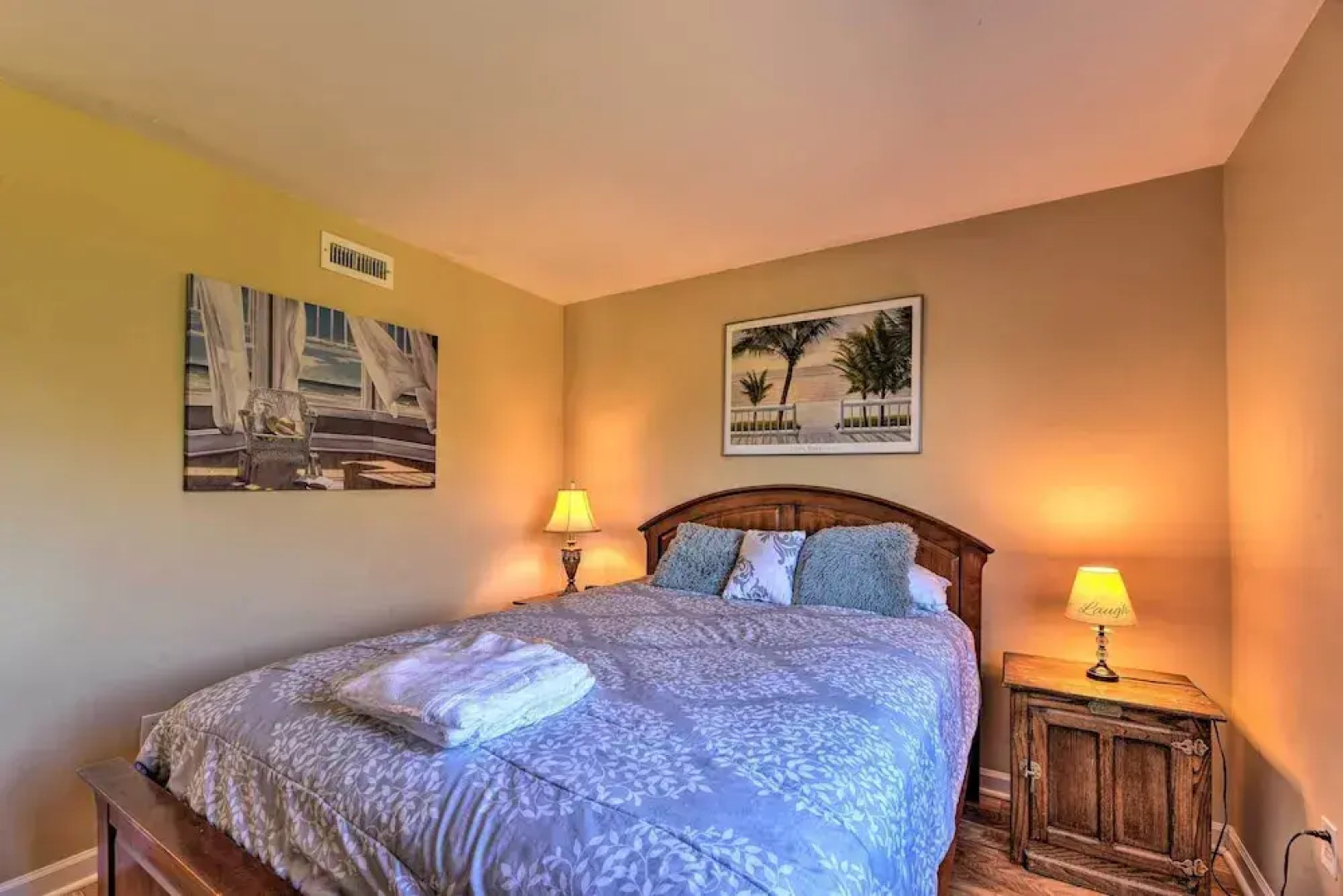 'east of the Sun' Beachside Apartment w/ Deck!