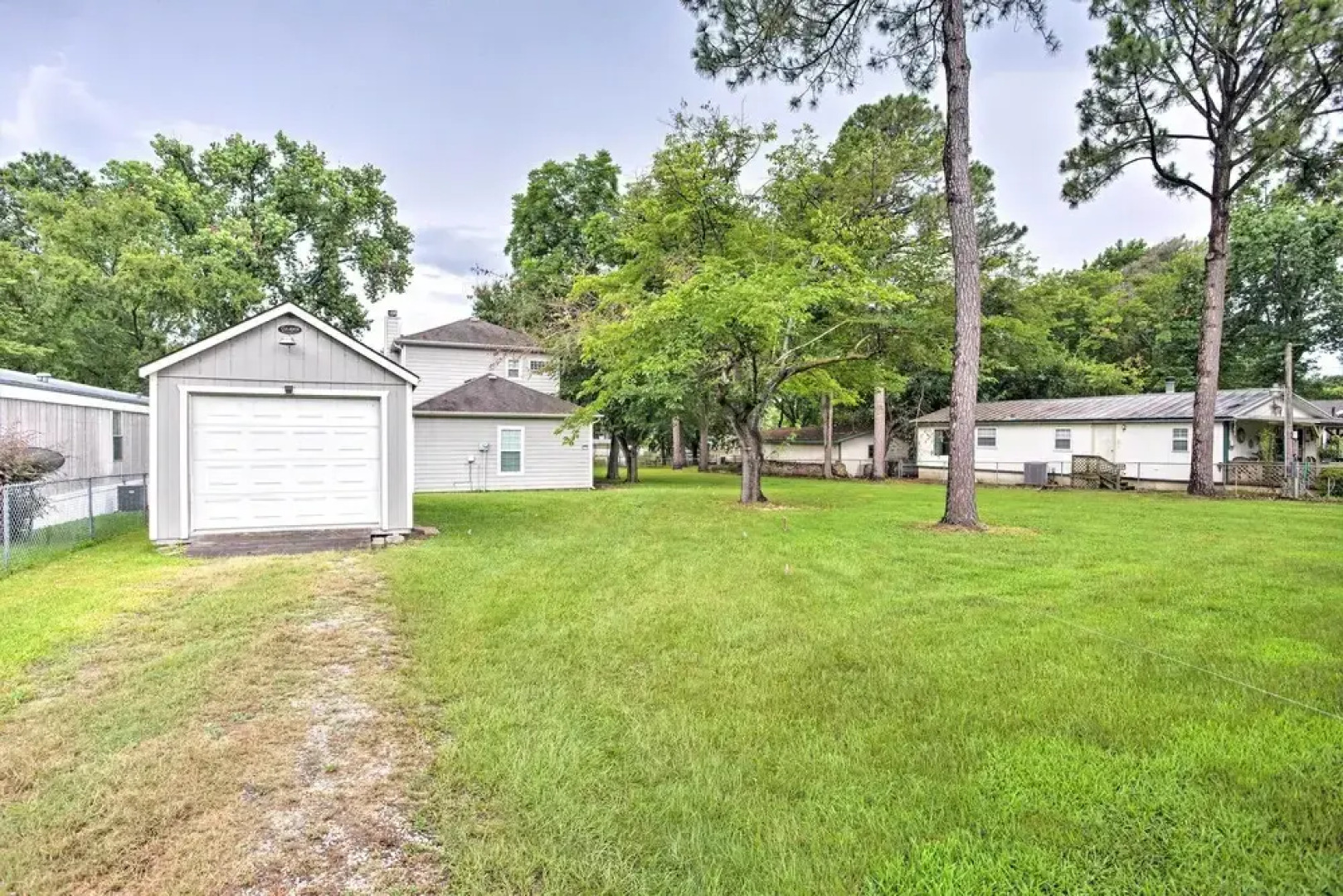 Cedar Creek Reservoir Home w/ Deck & Fire Pit!