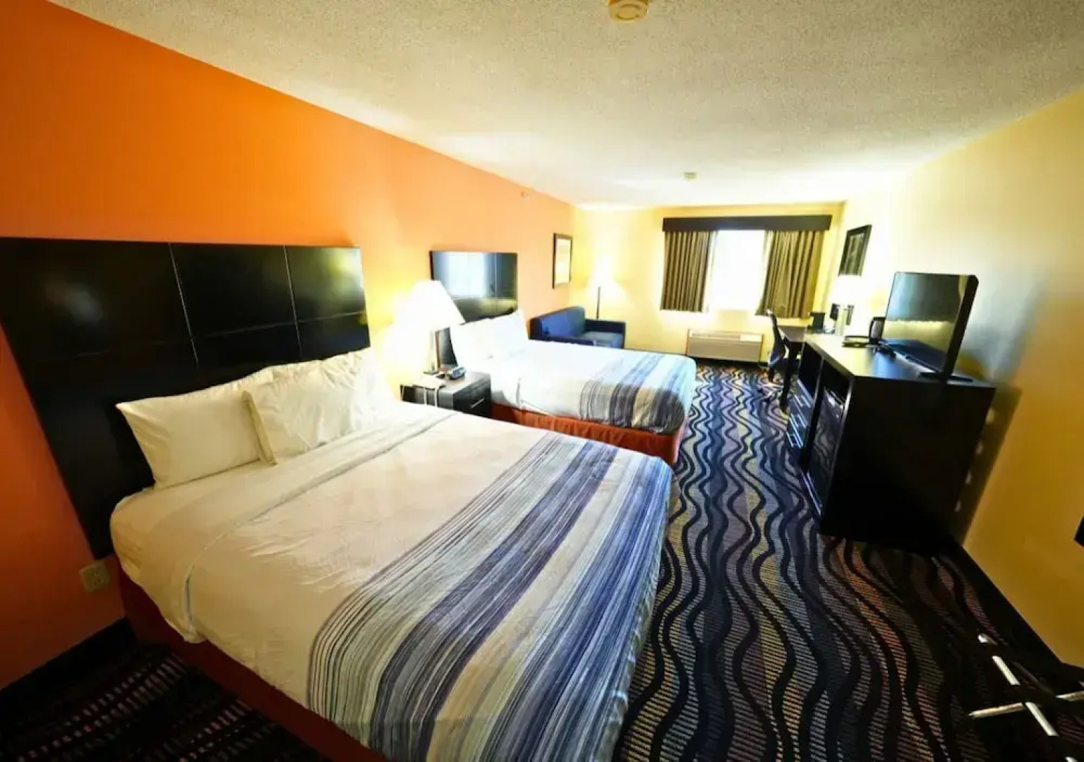 Rock Island Inn & Suites Streator IL