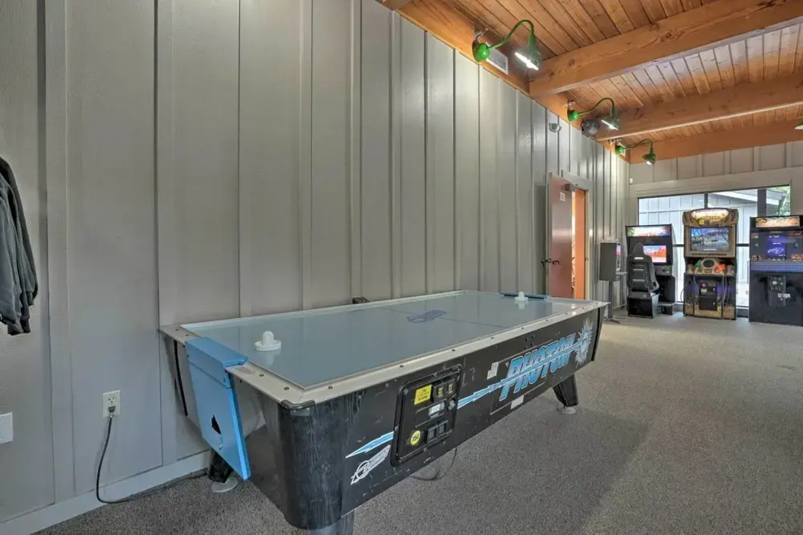 Klamath Falls Vacation Rental w/ Resort Amenities!