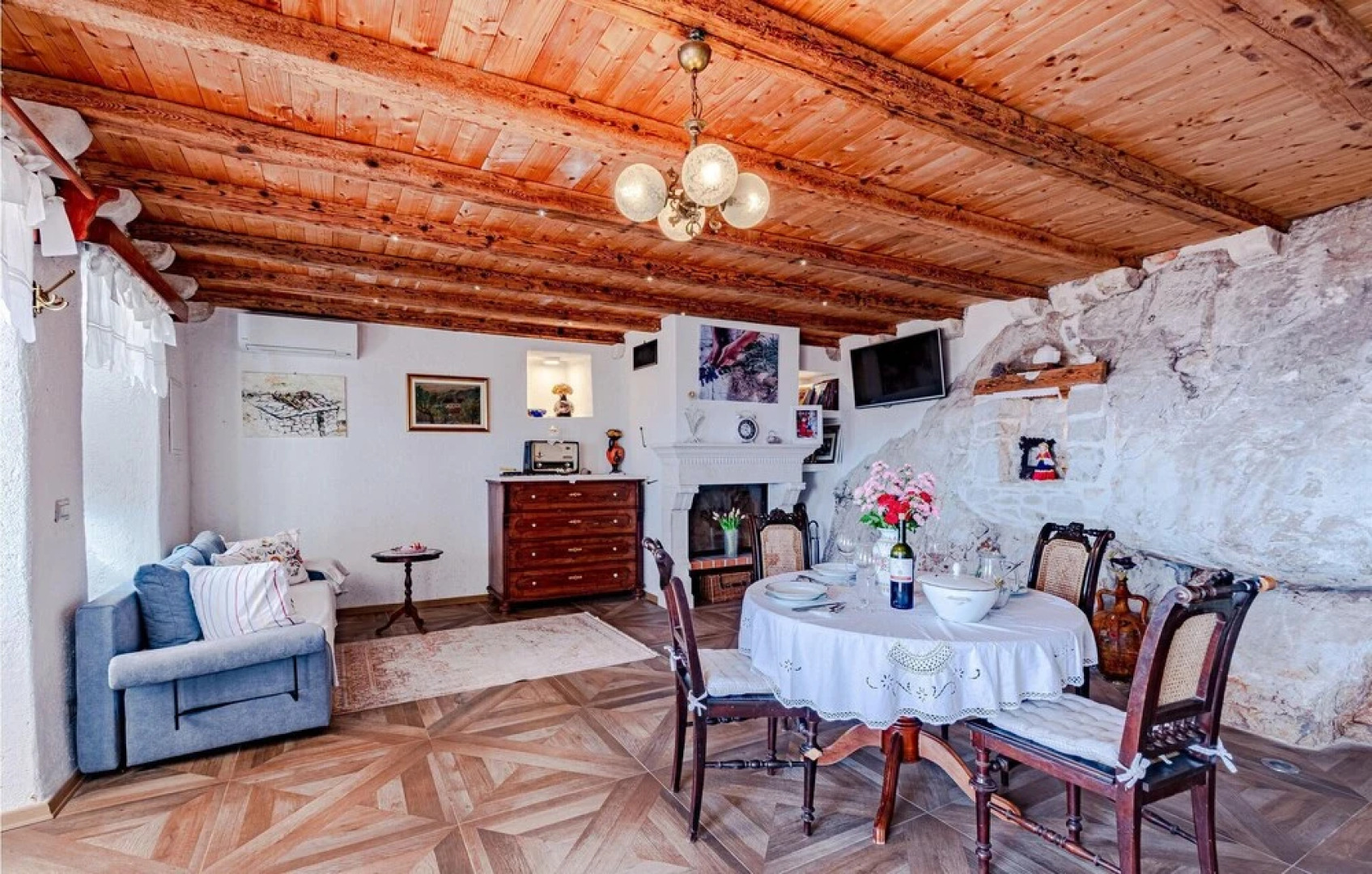 Beautiful Home in Mokalo With Wifi and 2 Bedrooms