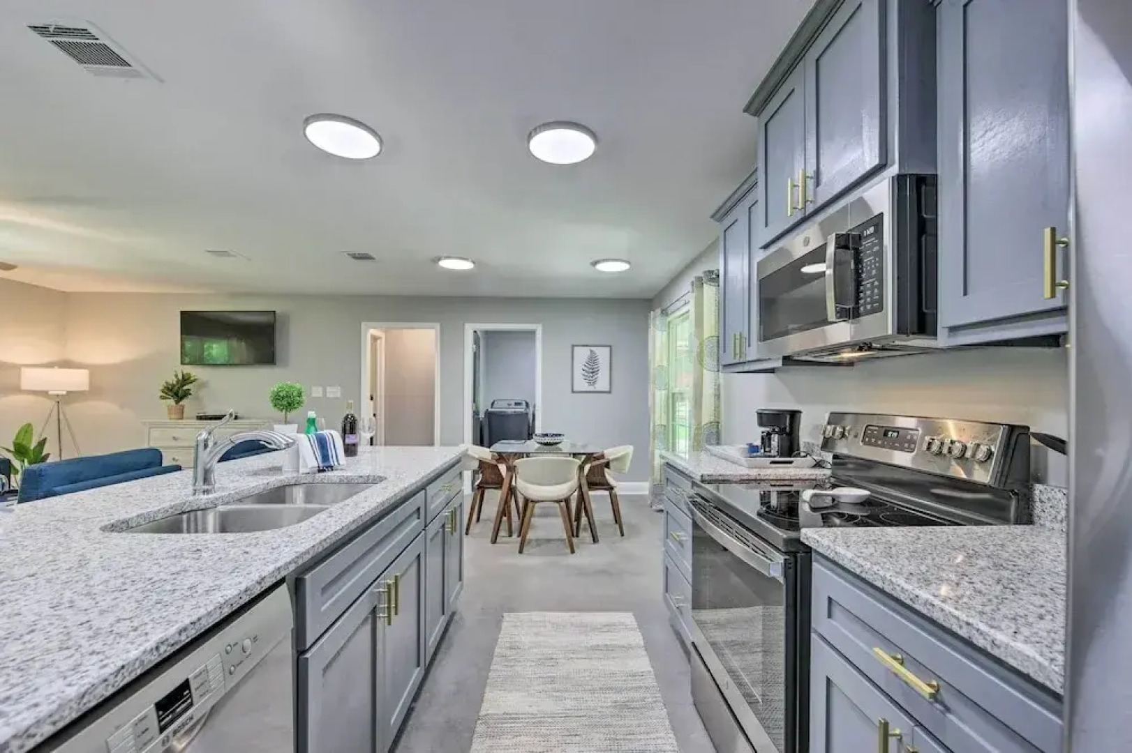 Stunning Avinger Retreat on Lake O' the Pines