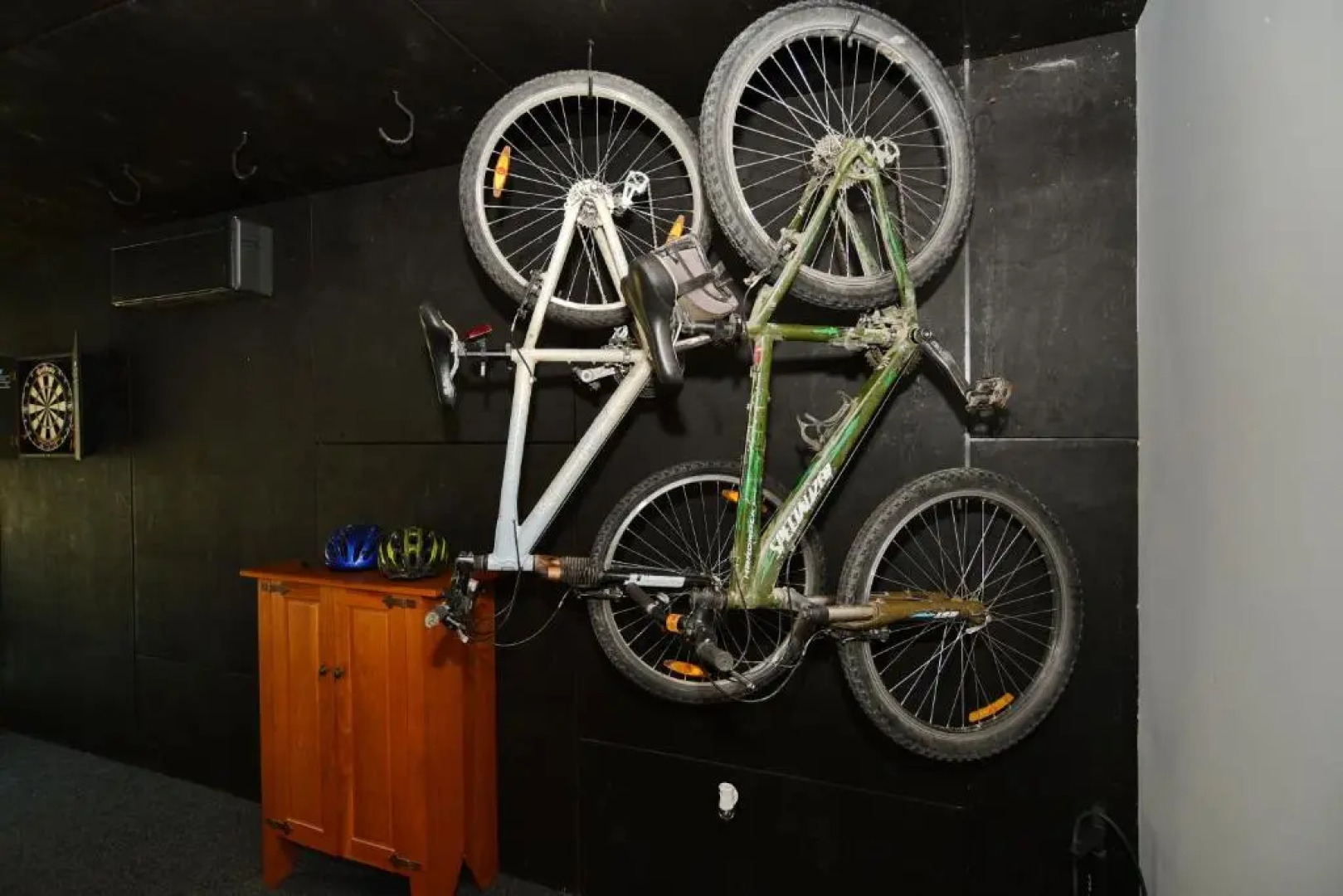 Bridle Path Retreat - Modern Private Luxury