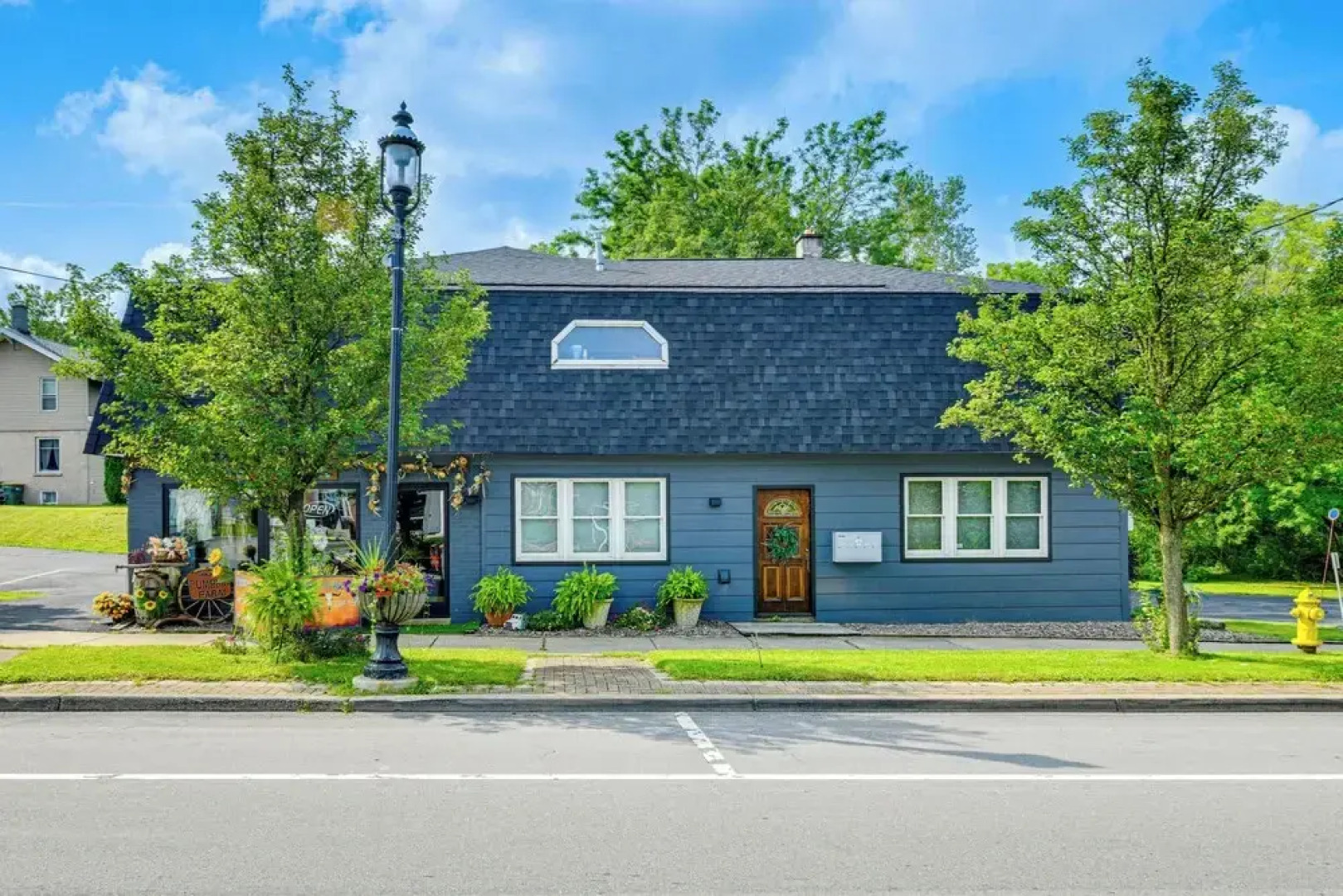 Modern Clarence Home on Main Street!