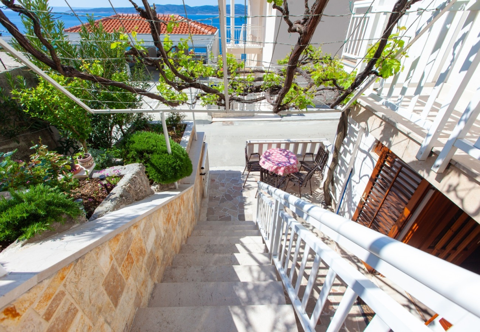 Apartment Ante M - 100 m from beach: A1 Brela, Riviera Makarska