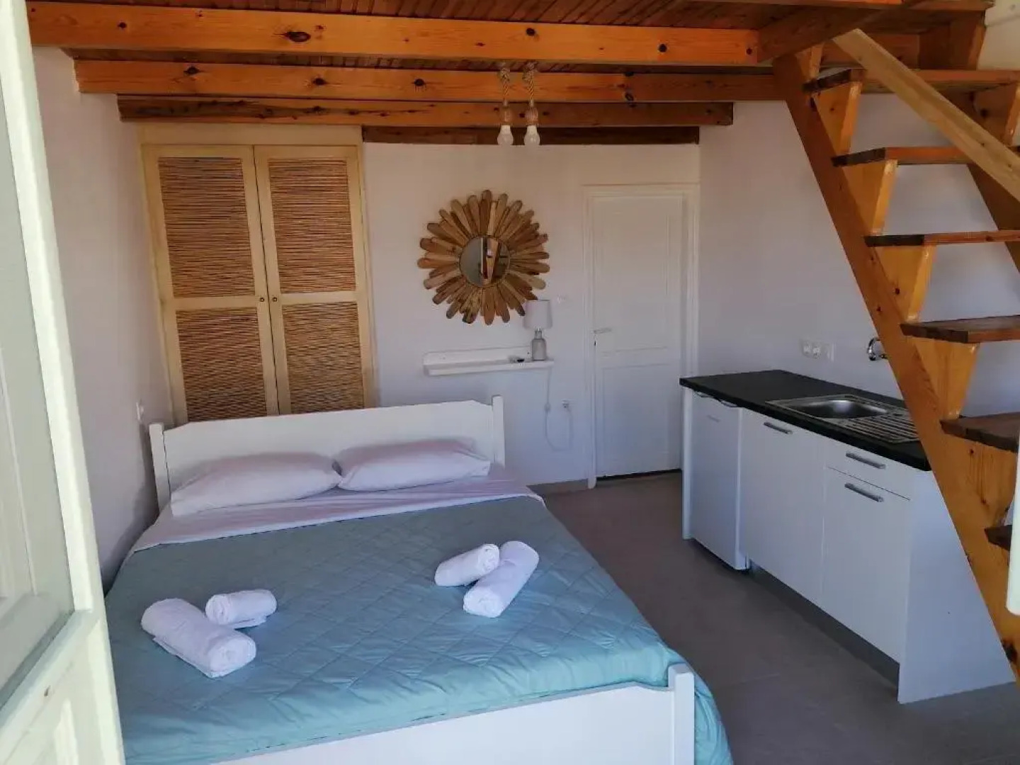 Sunset Studios & Rooms