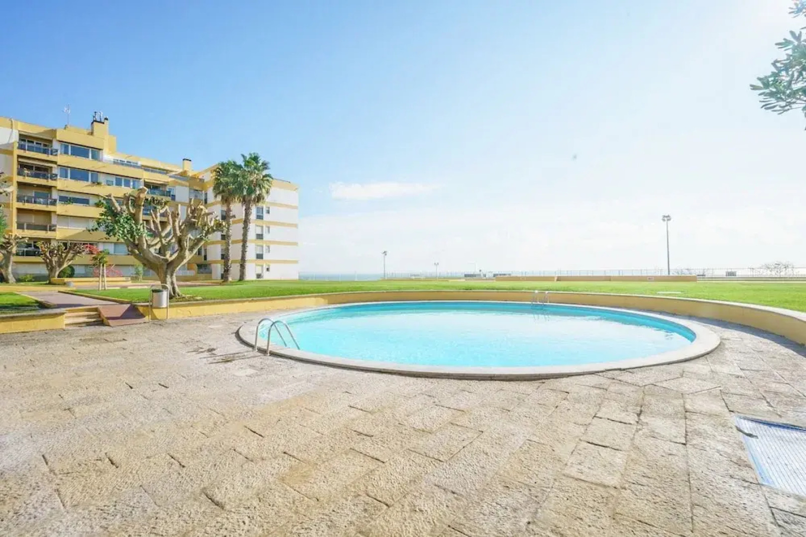 Seafront Condo & Big Terrace