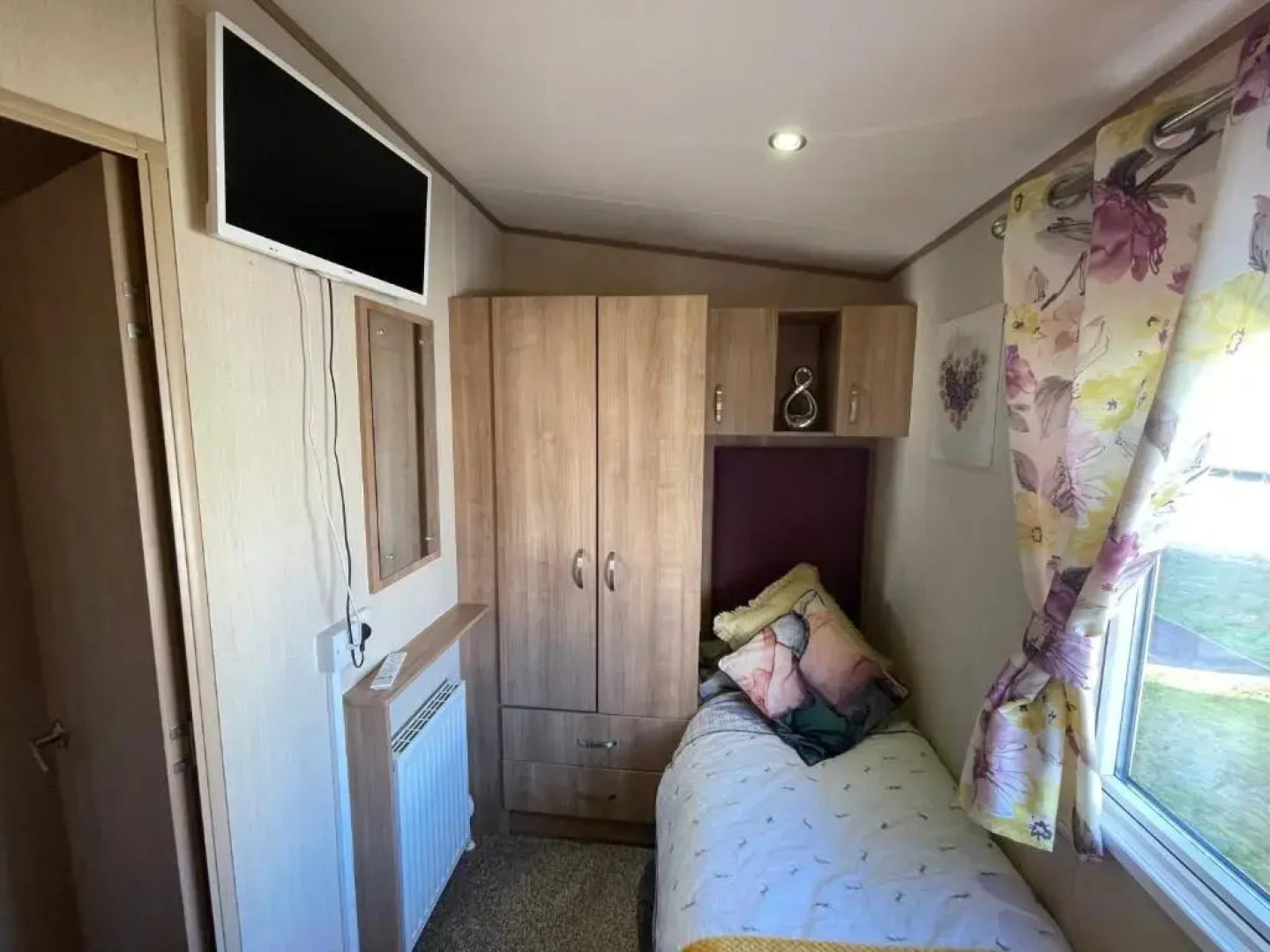 Lakeside Retreat 1 with hot tub, private fishing peg situated at Tattershall Lakes Country Park