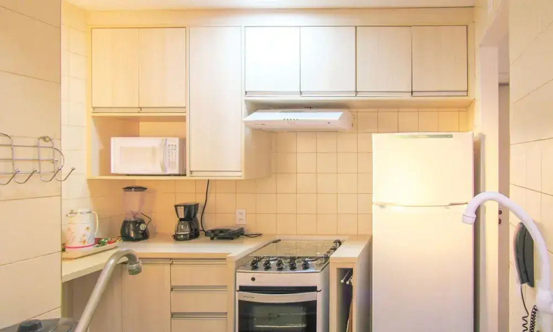 Apto a 200 m da Praia das Pitangueiras-guaruj SP