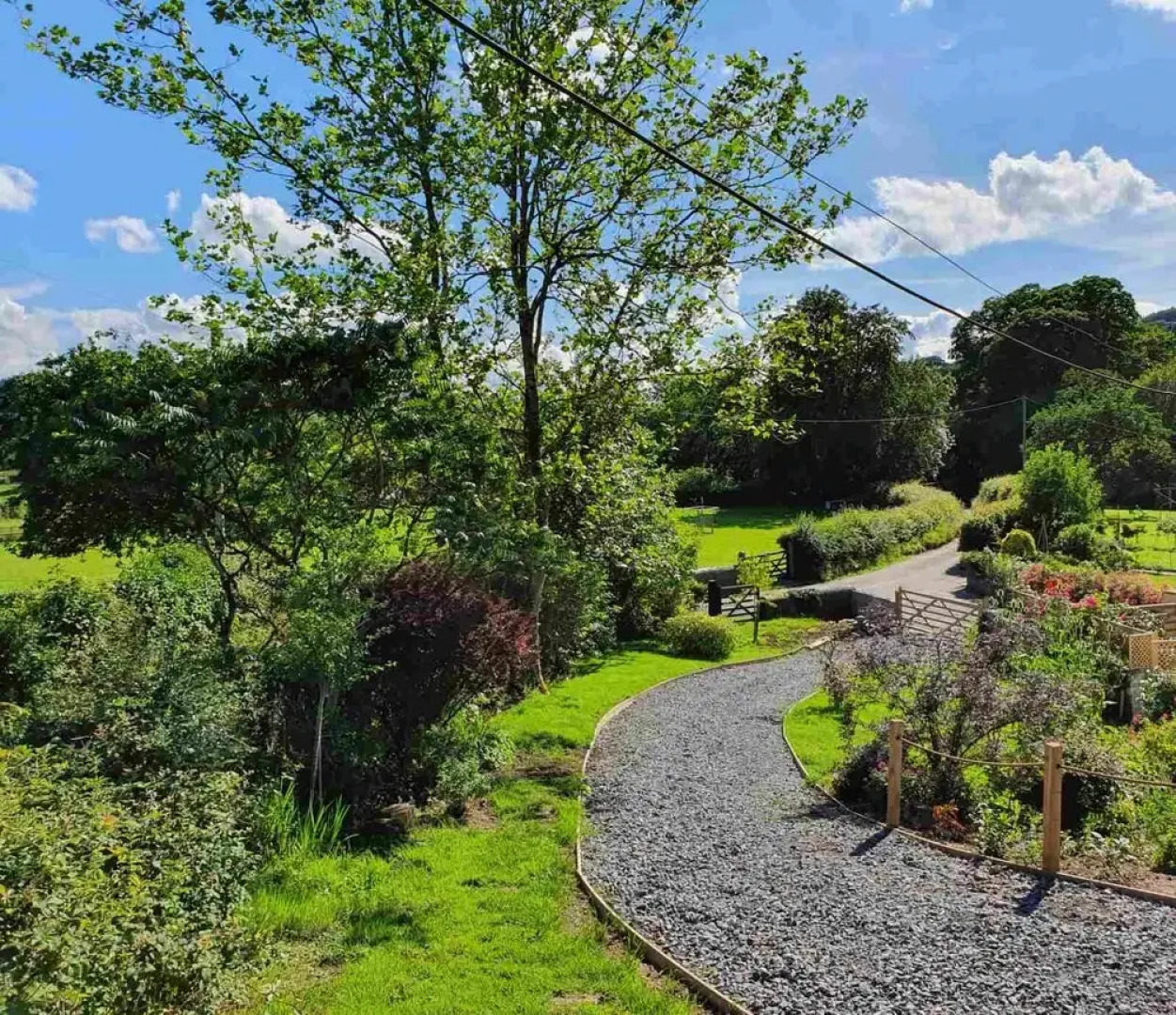 Cilsane Lodges-towy With hot tub