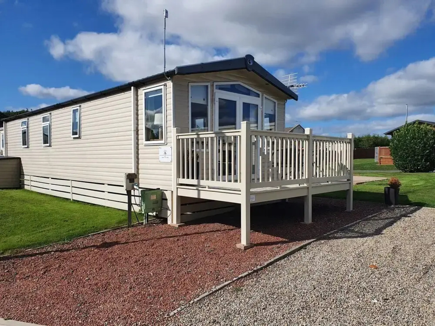 Apple Tree Lodge, Hot Tub, 3 Bedroom, 2 Bars