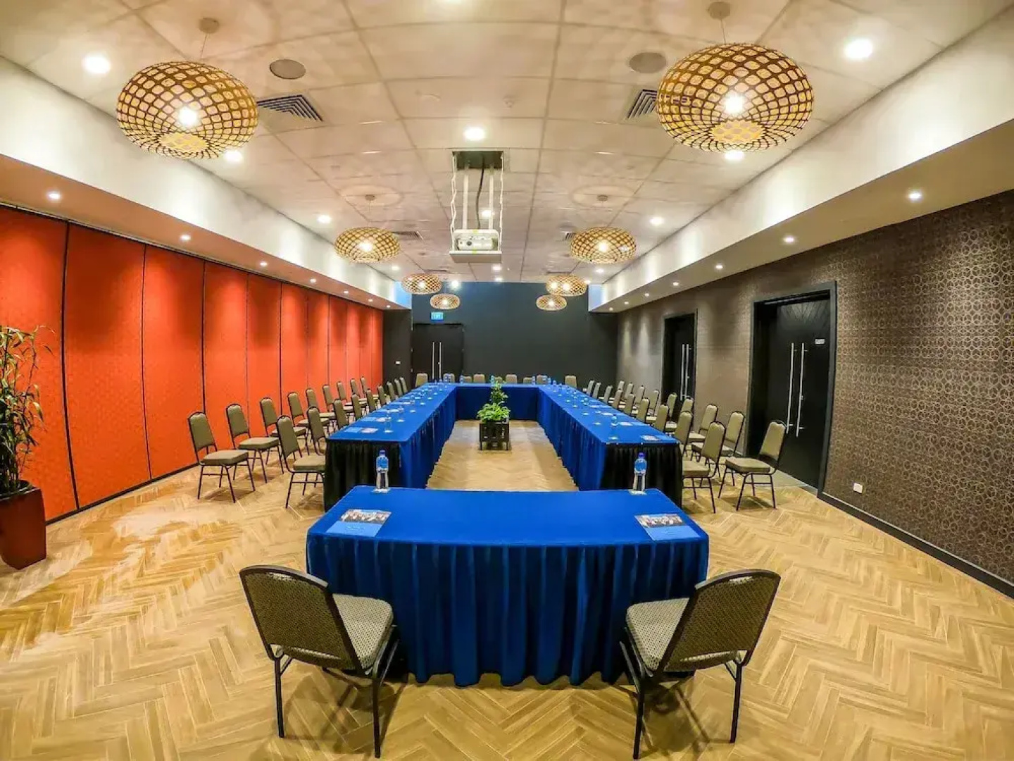 Highlander Hotel & Apartments