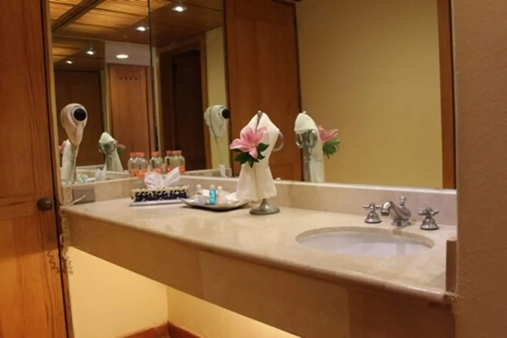 Hotel Rancho San Diego Grand Spa Resort