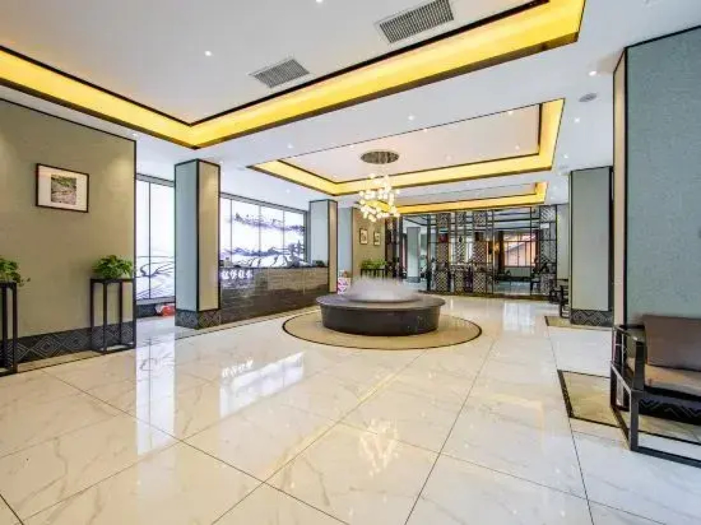 Longji Longbao Zhuangjia Hotel