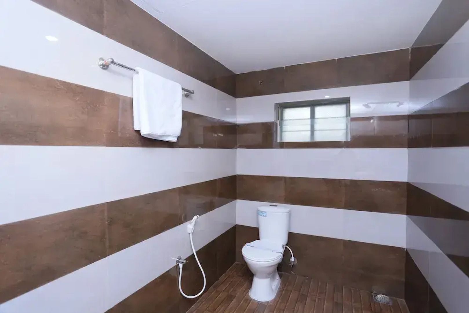 OYO 14328 Hotel Rv Tower