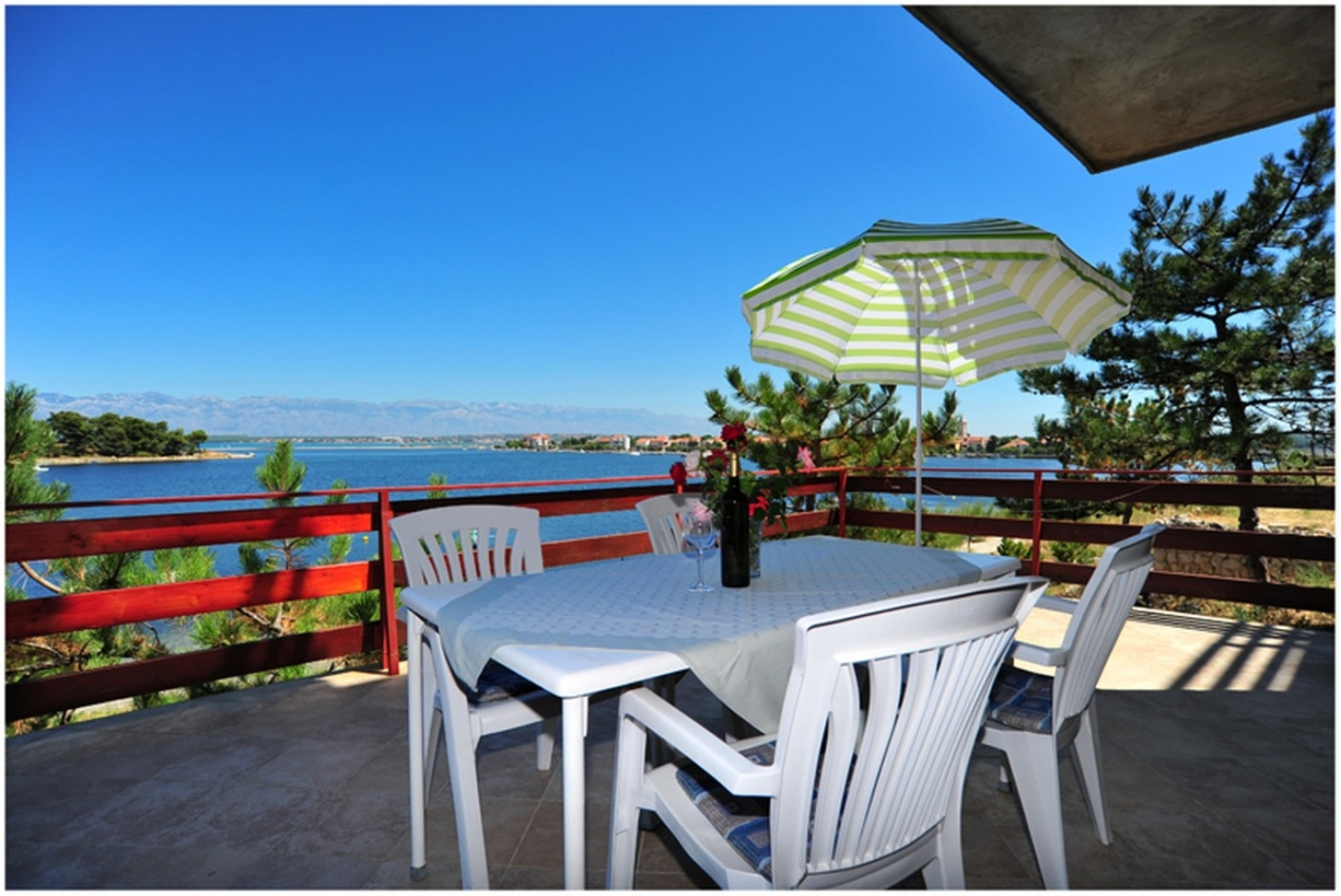 Apartment Ljilja - 10m from the sea with parking: A2 Nin, Zadar riviera