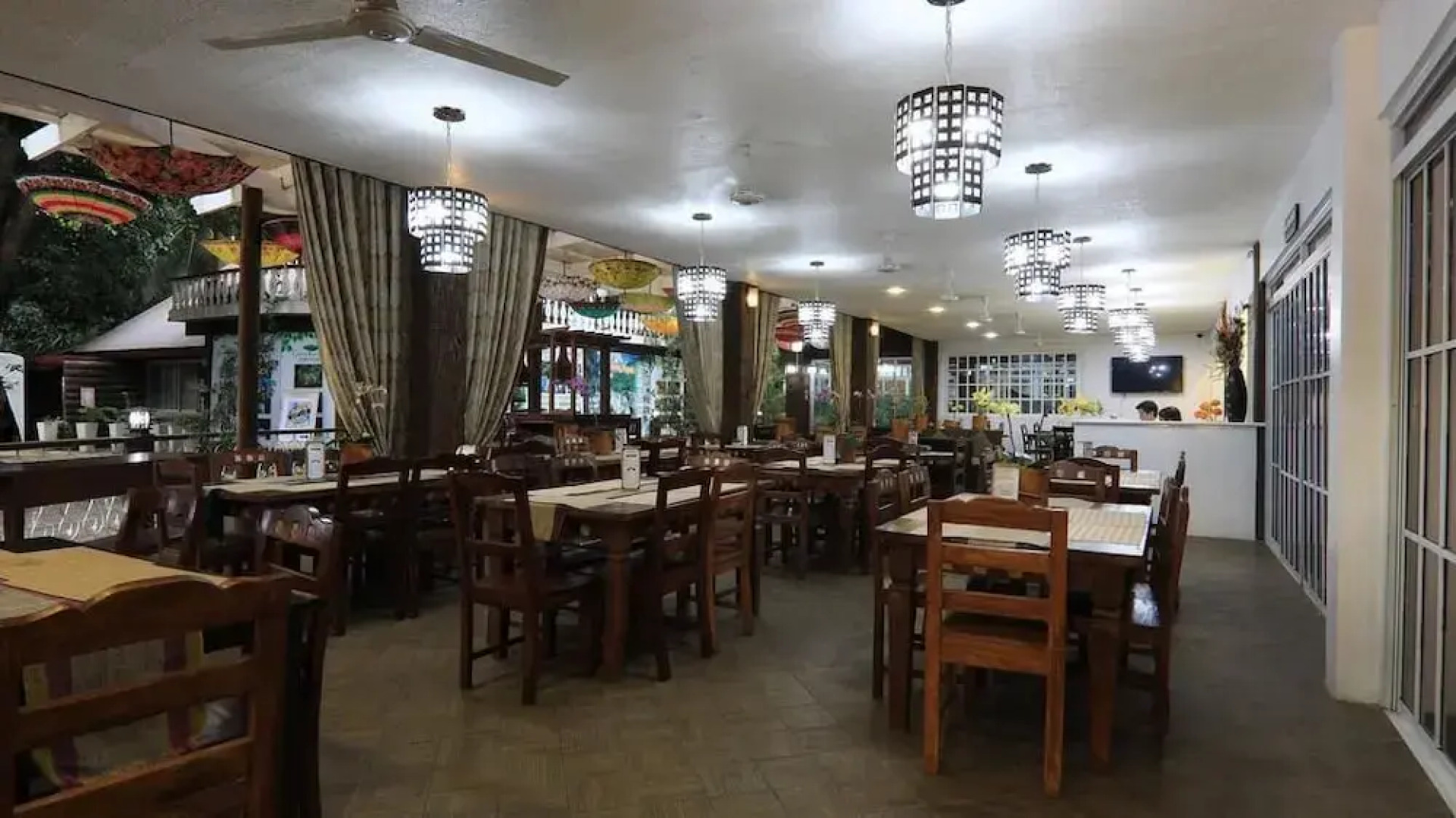 Luljettas Place Garden Suites