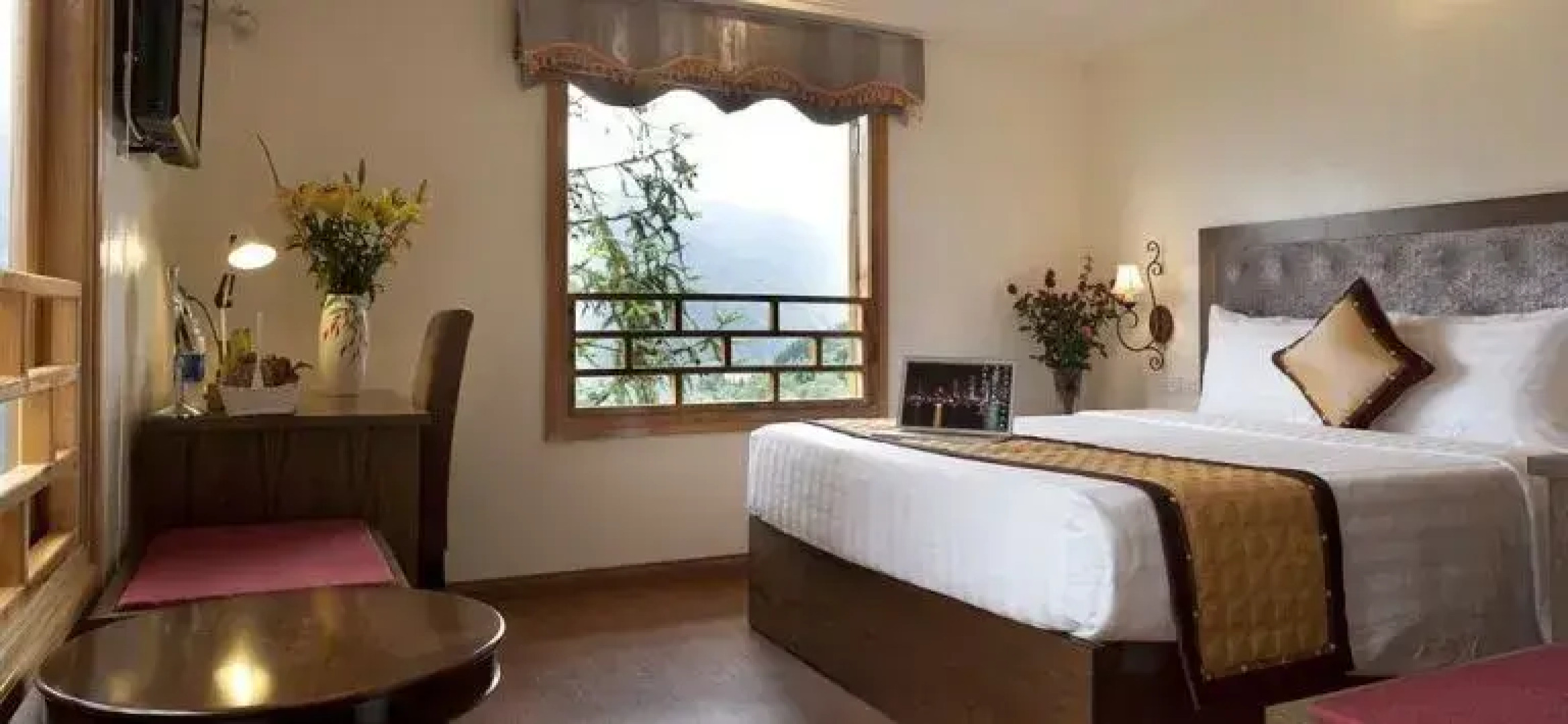 Eden Mountain View Hotel