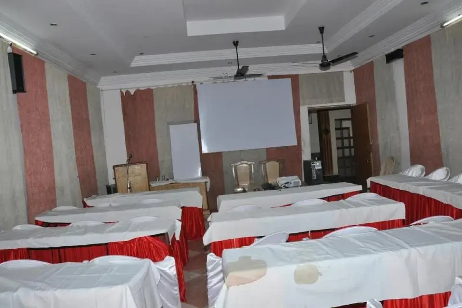 Hotel Ganapati Palace