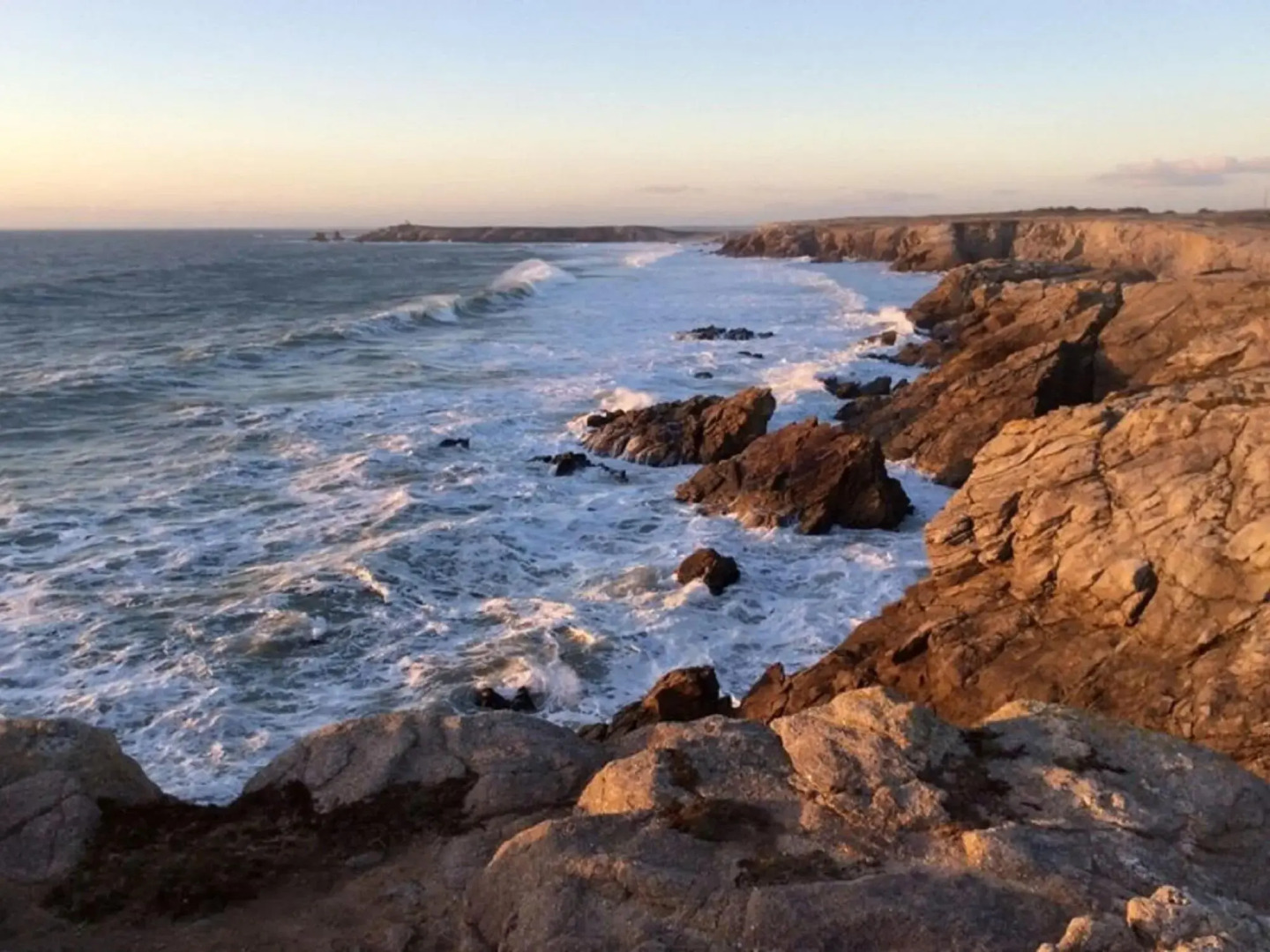 Attractive holiday home in Moëlan-sur-Mer with garden