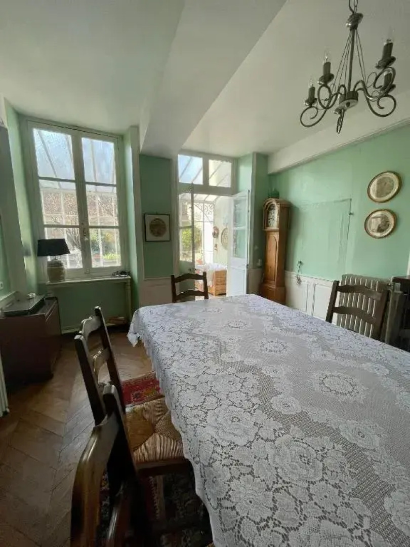 Escapade Place Voltaire