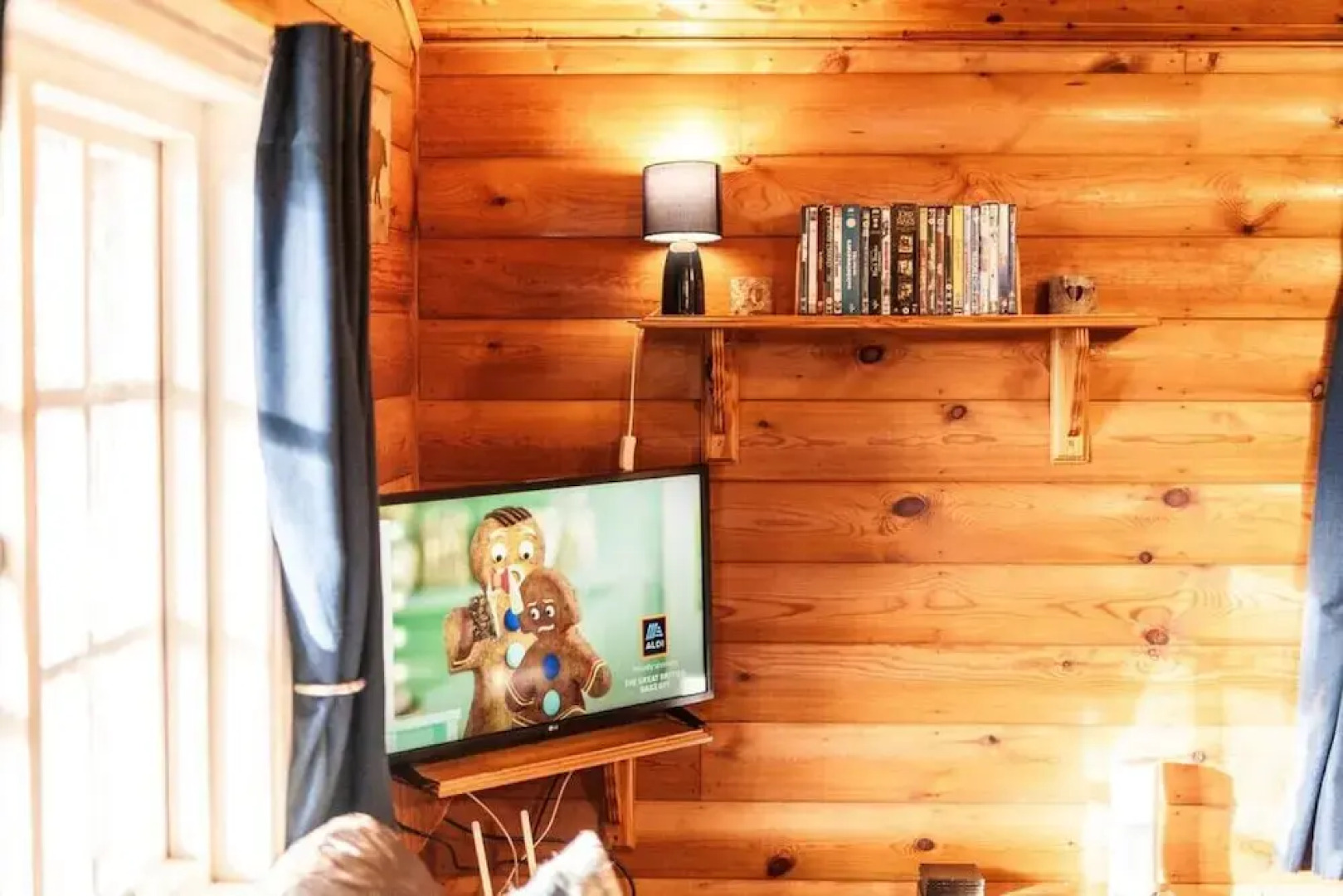 Brenin 3 Bedroom rural wood Lodge