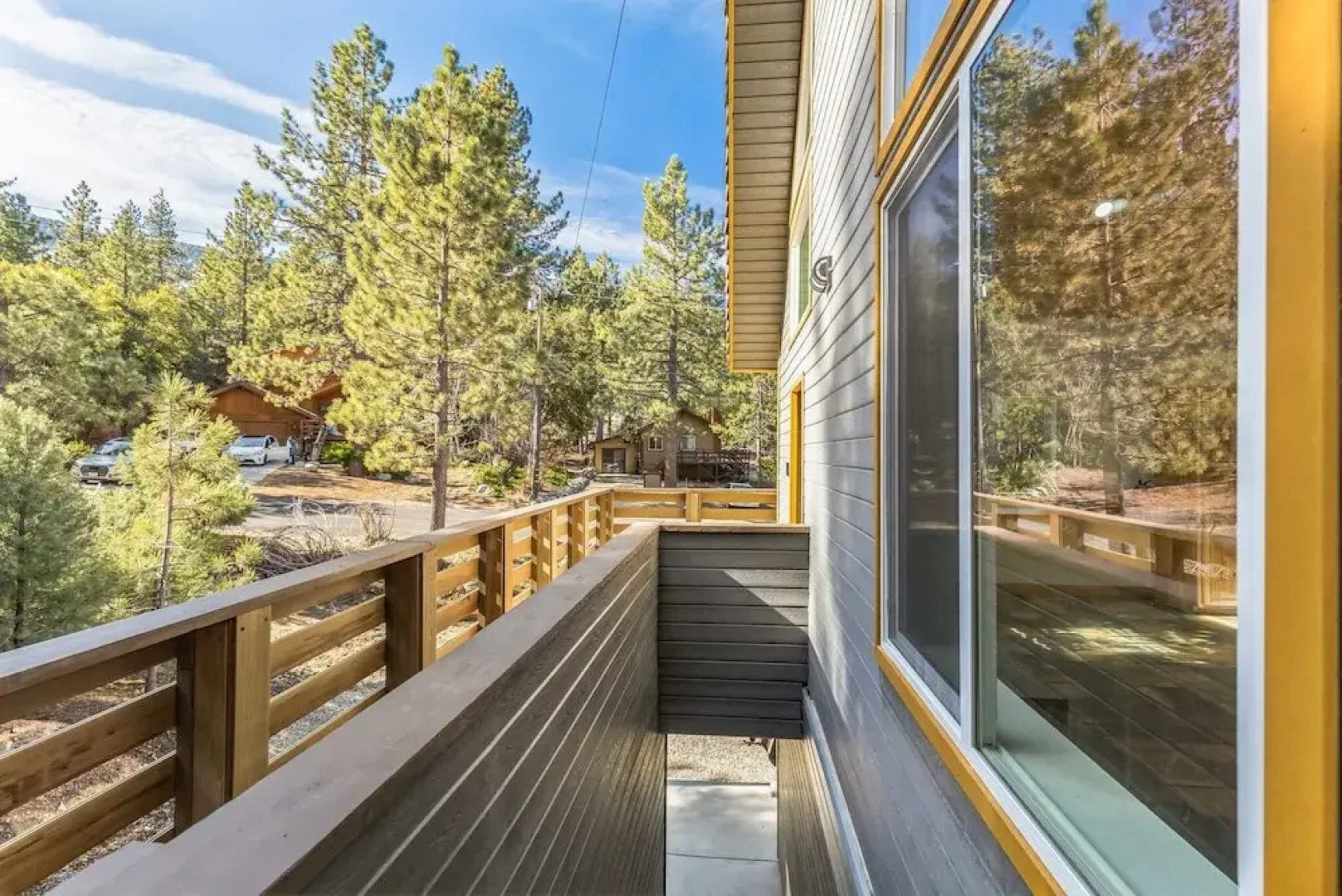 Tranquil Pine Mountain Retreat 3 Bedroom Cabin by RedAwning