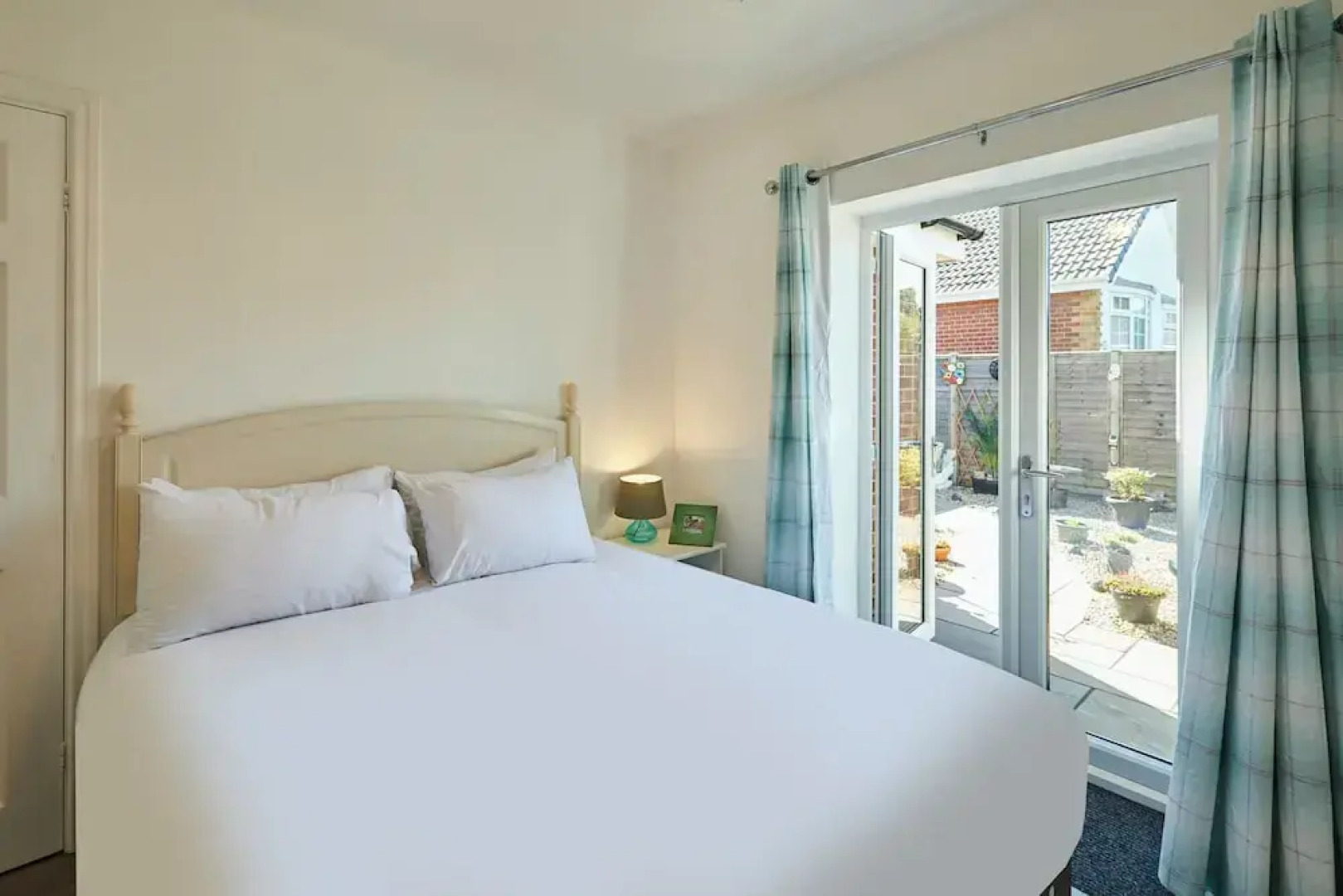 Host Stay White Rose