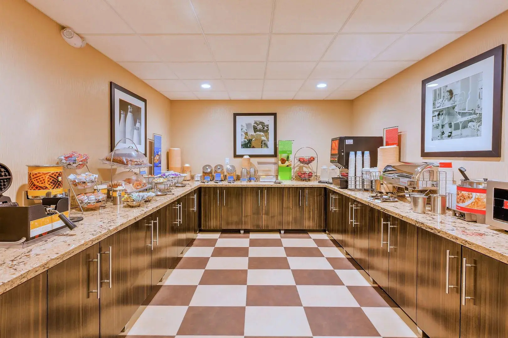 Spark by Hilton Bakersfield Central