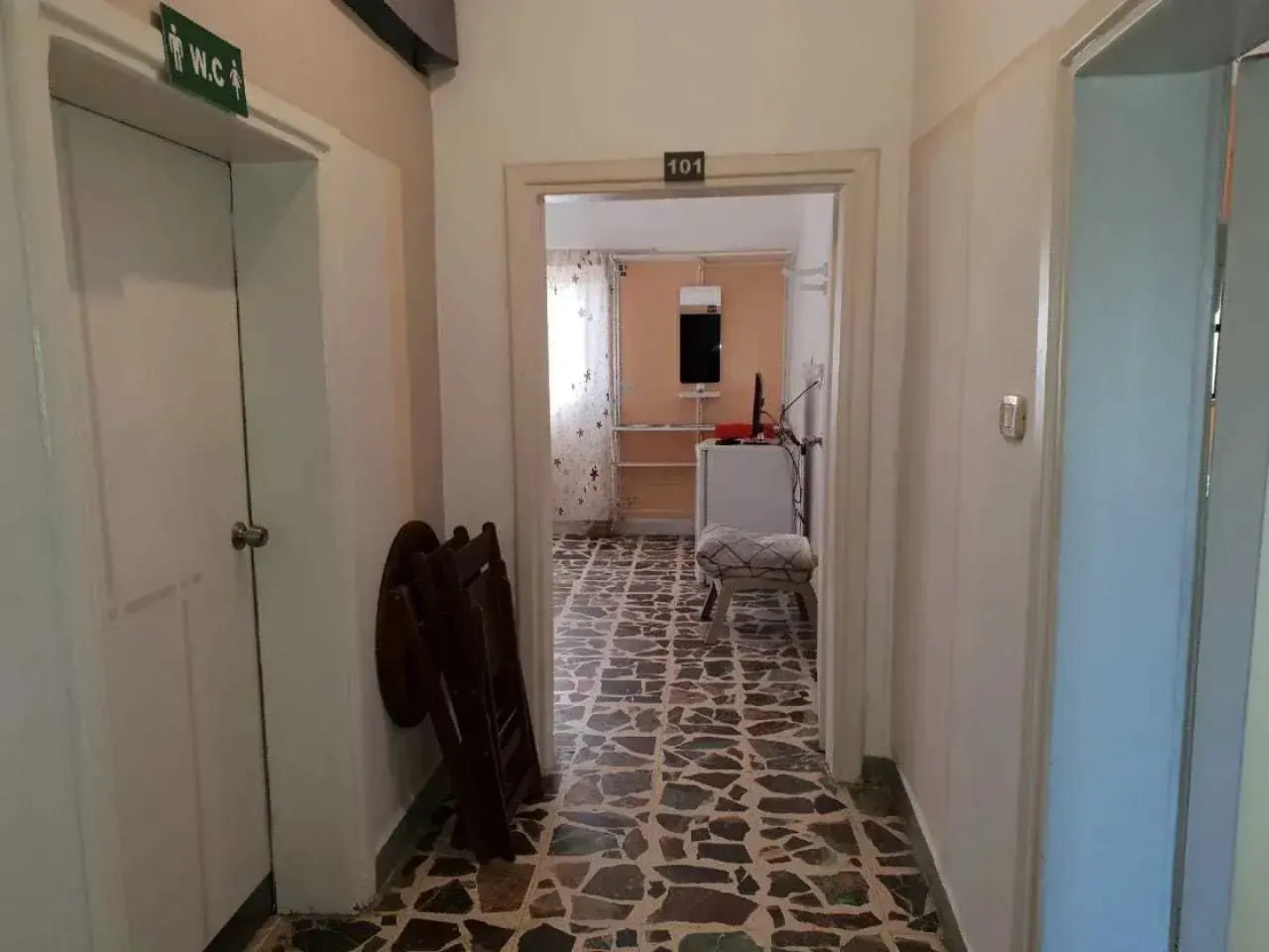 Hadrian's Gate Hotel