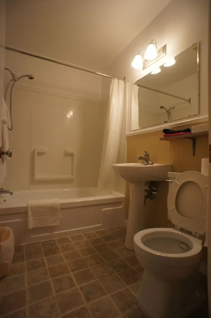 Silverwood Inn & Suites