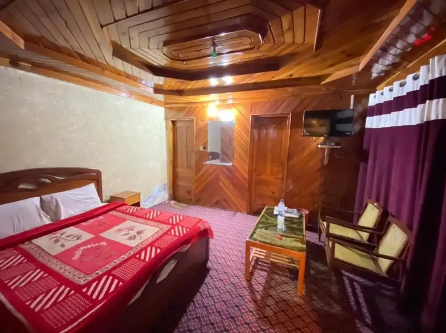 Hill Top Hotel Shogran