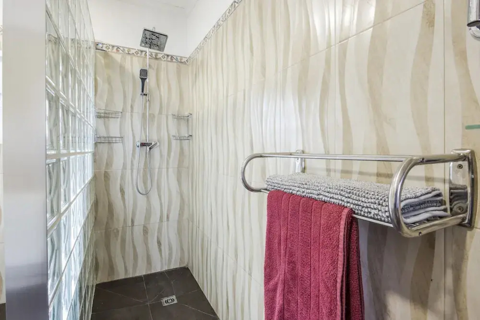 Remarkable 5-bed Villa in Fortuna