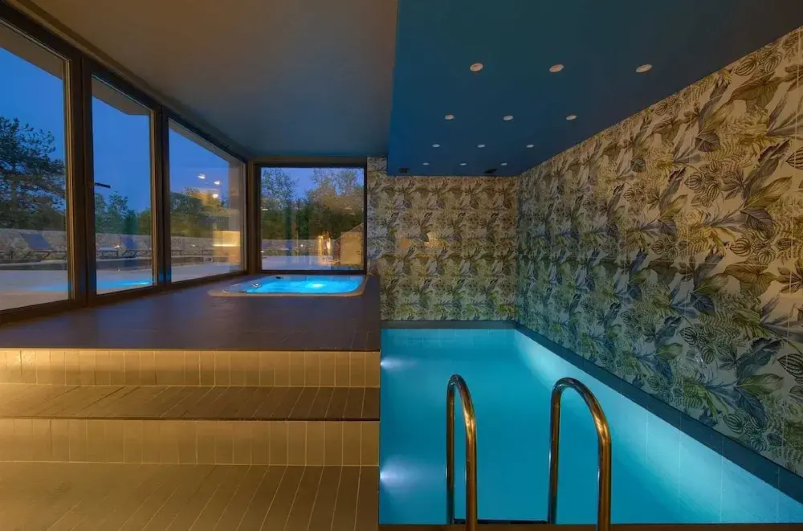 Villa Astrum With Heated Pool Jacuzzi and Sauna