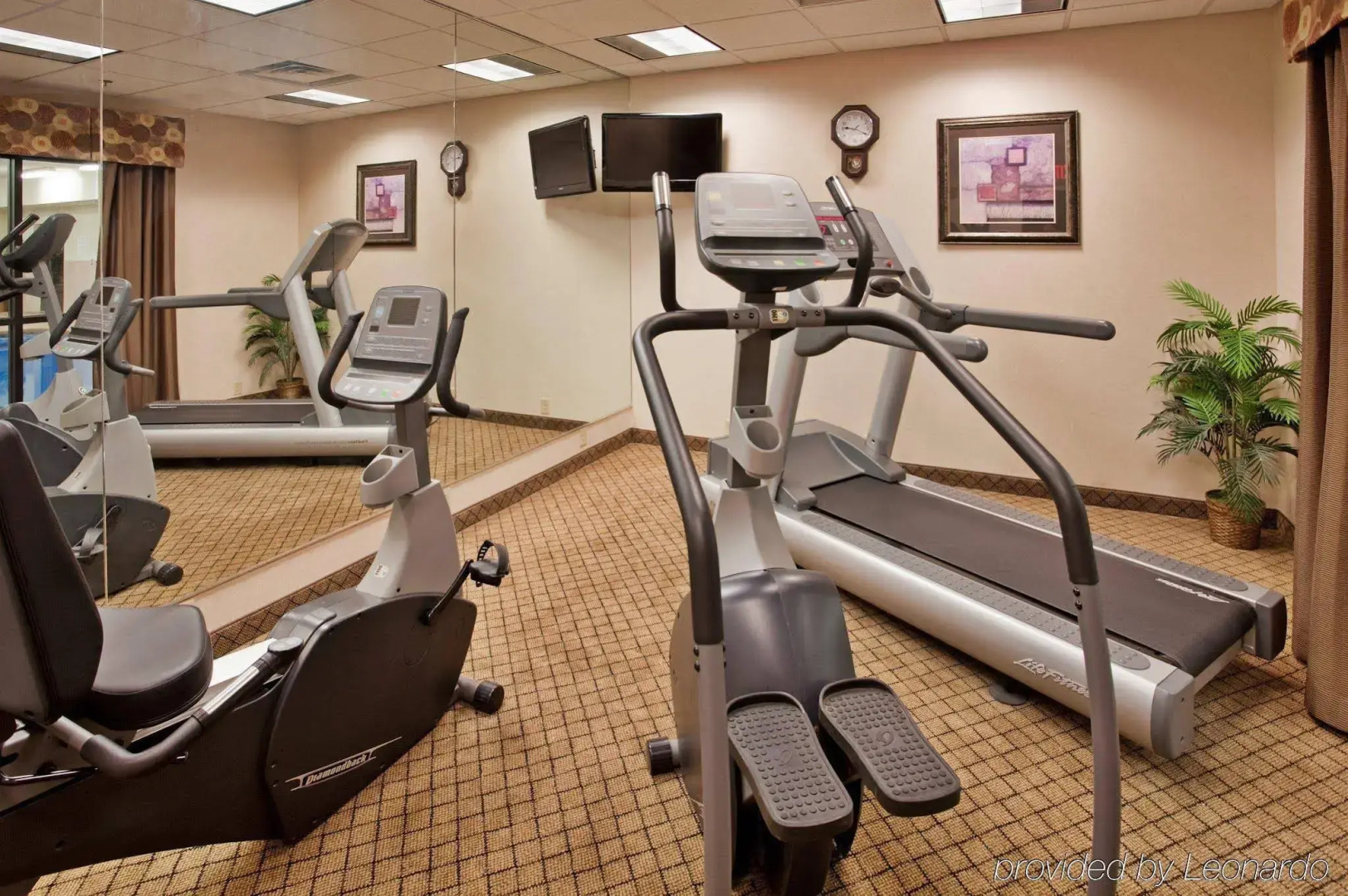 Holiday Inn Express & Suites McPherson by IHG