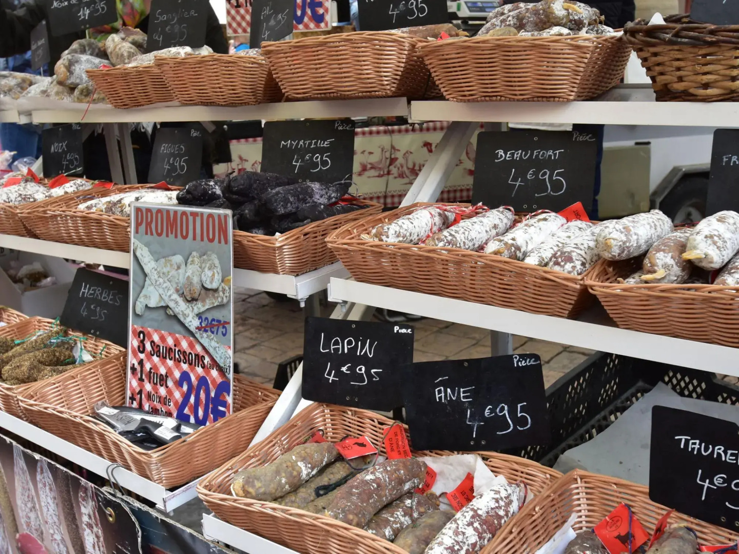 Graceful Home in Berbiguières, Valley of the Castles at 15min